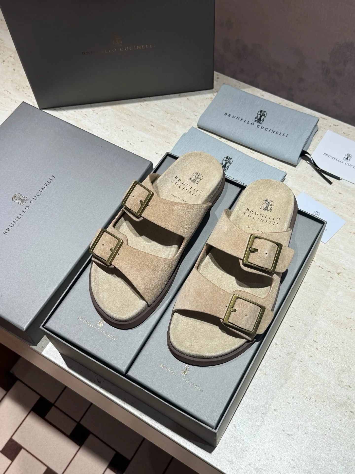 브루넬로쿠치넬리 남성 스웨이드 비치샌들 상세 이미지 4