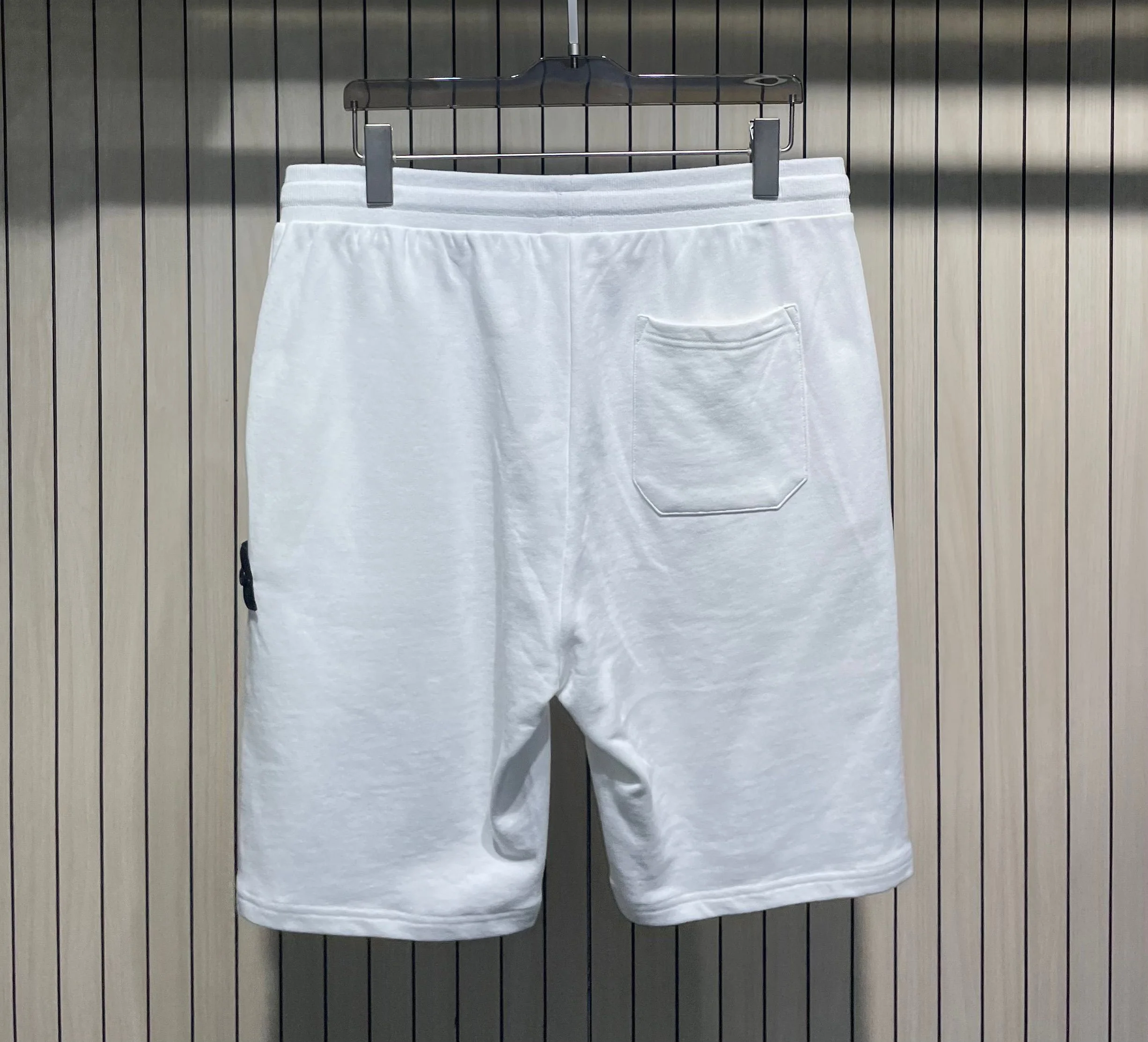 스톤아일랜드 뉴로고 허리 밴드 남성 반바지 상세 이미지 5
