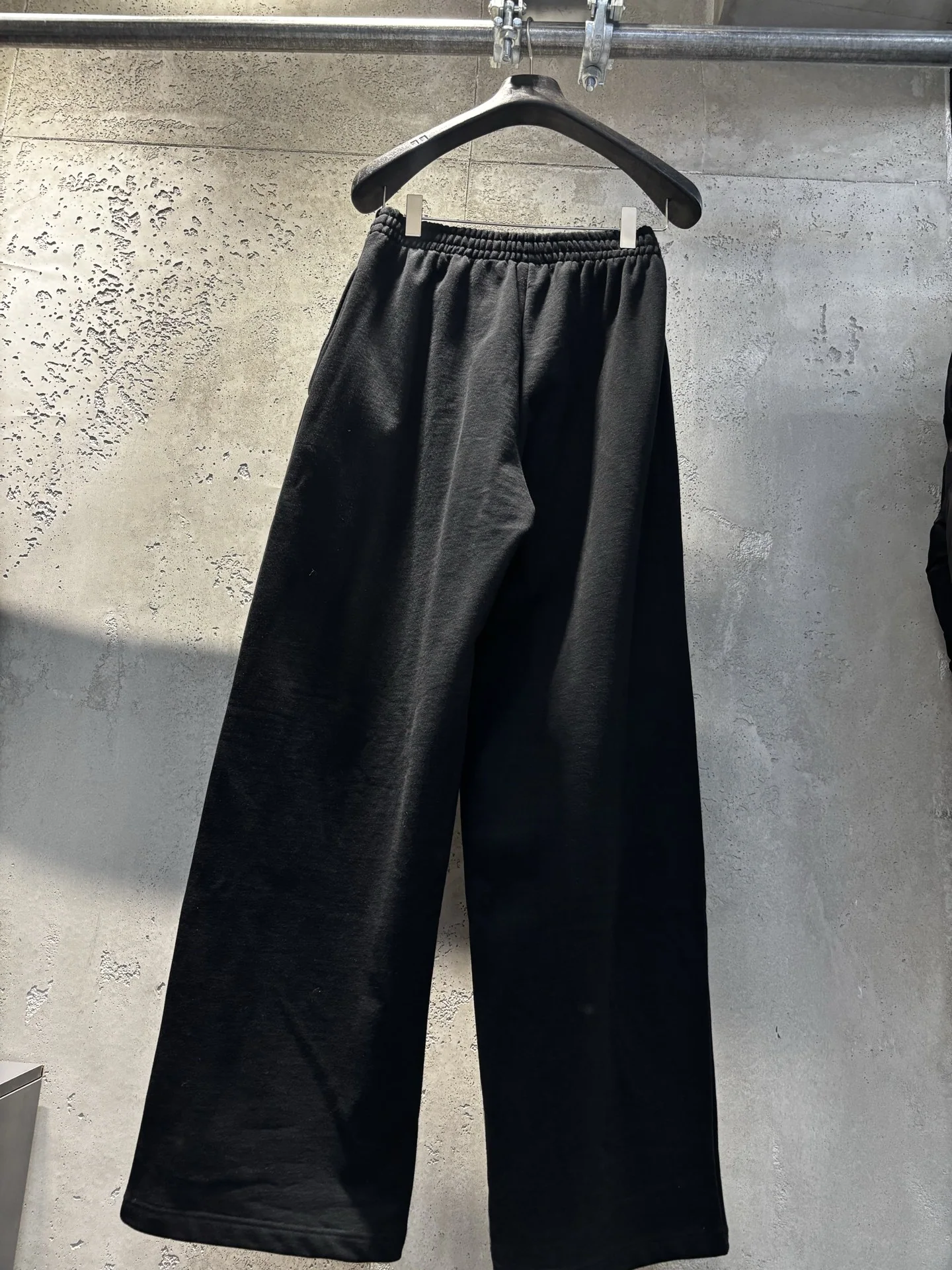 발렌시아가 남성 바지 상세 이미지 2