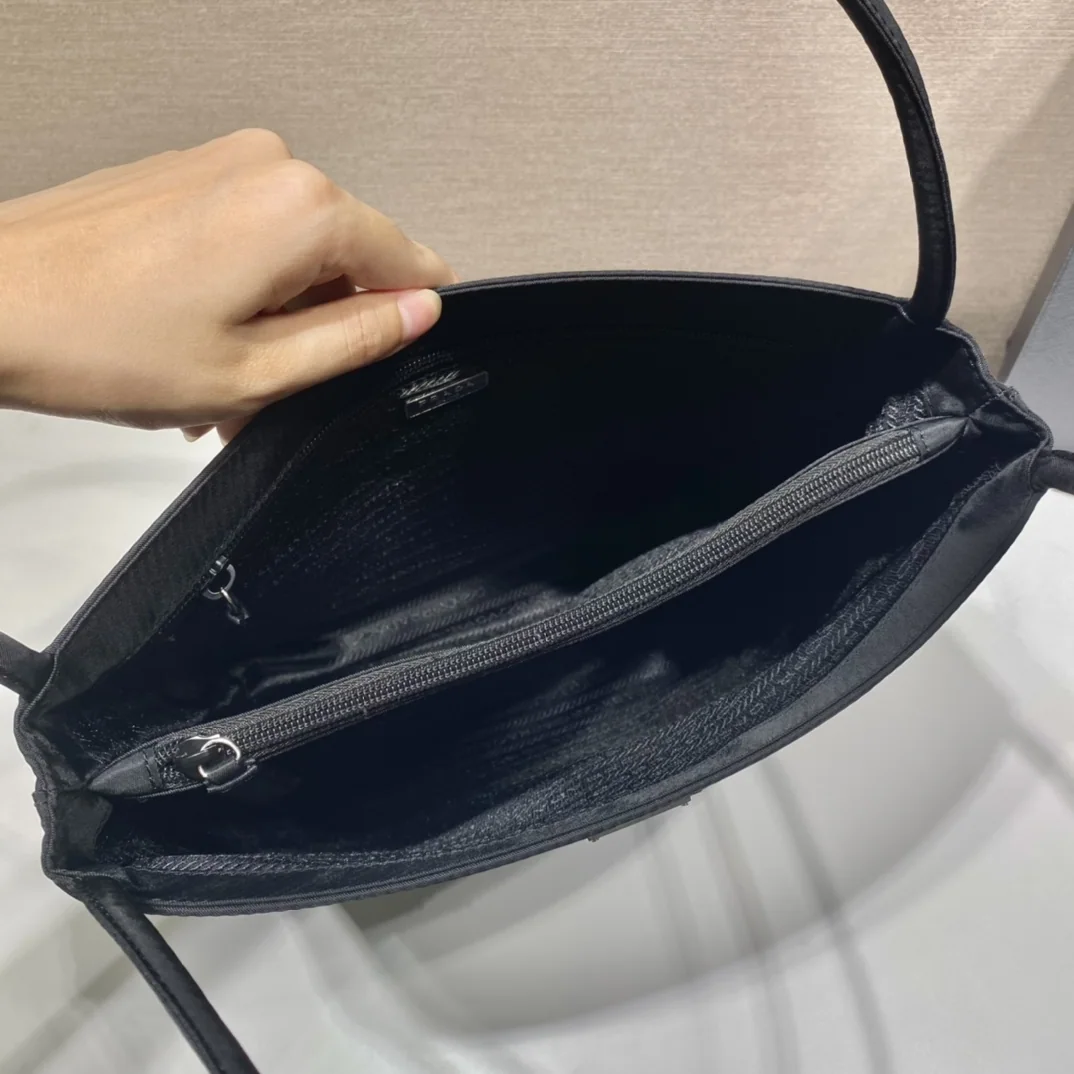 프라다 나일론 빈티지 라지 토트백 상세 이미지 7