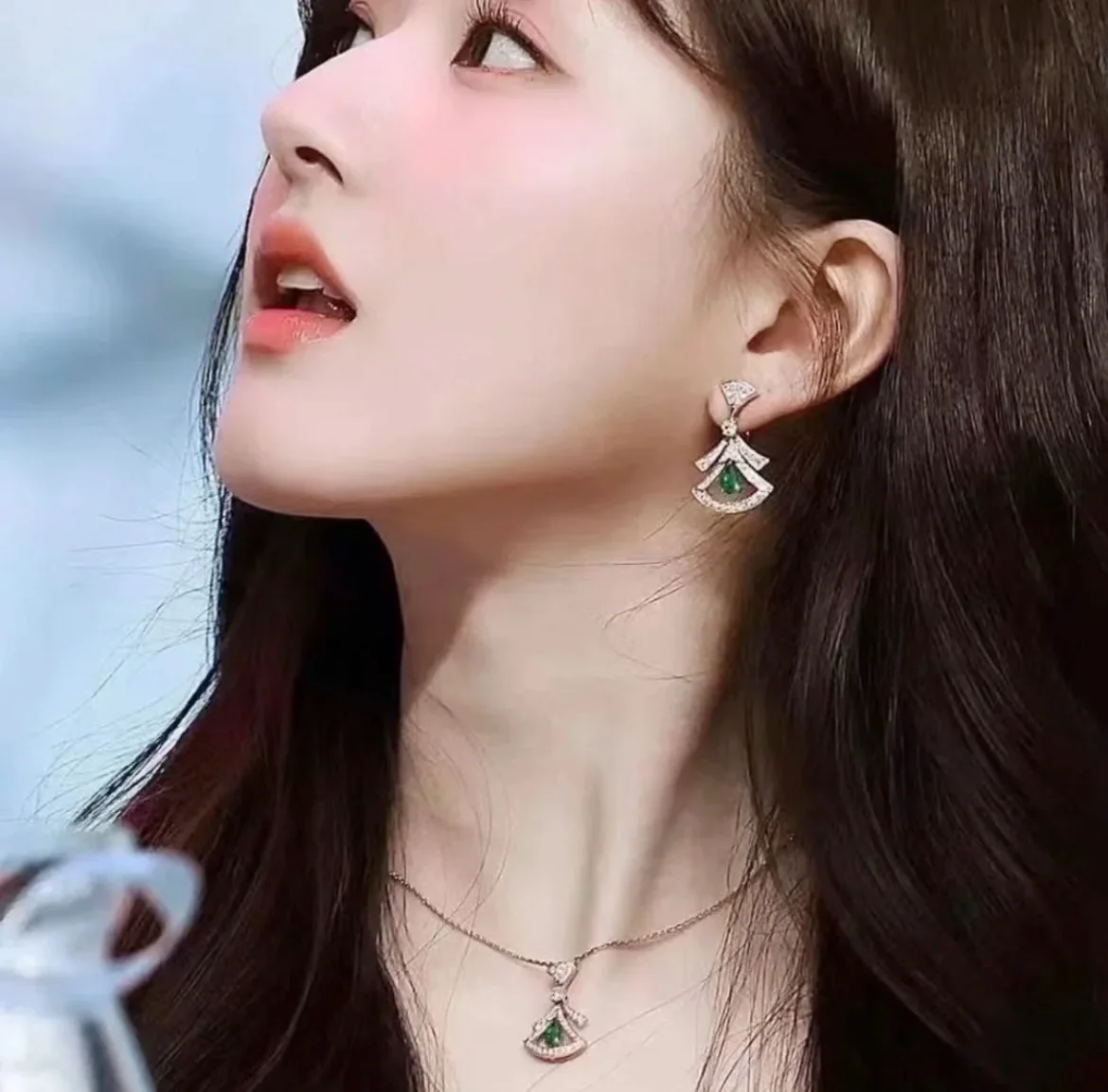 불가리 그린 지르콘 다이아몬드 장식 부채 귀걸이 상세 이미지 1
