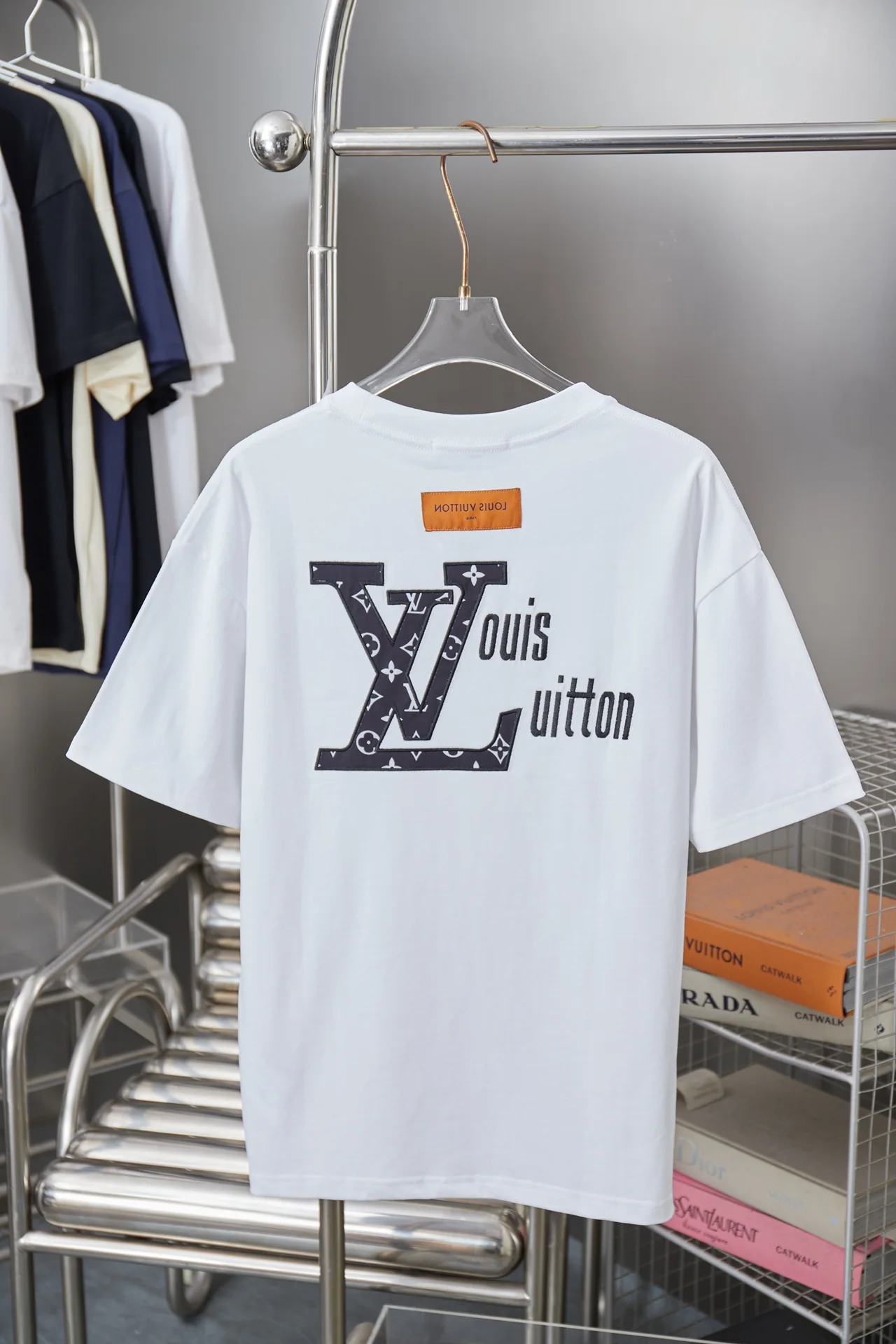 루이비통 LV 자수 남여공용 반팔 티셔츠 상세 이미지 2