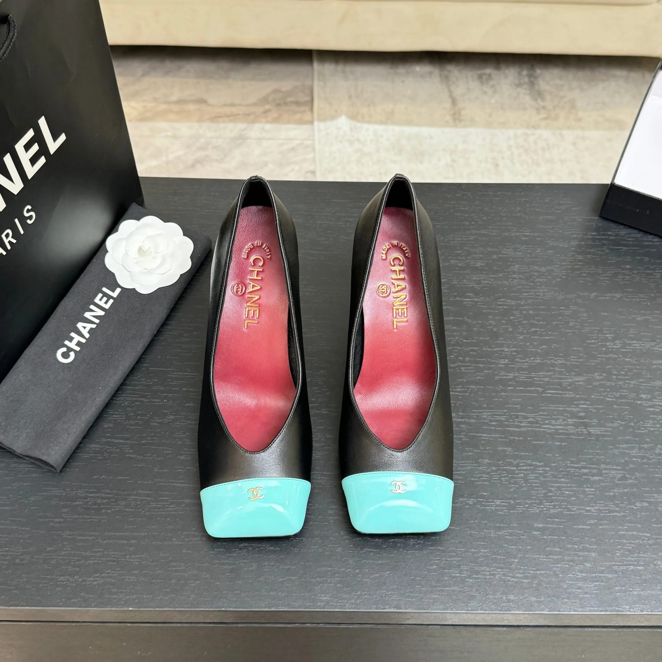 샤넬 더블 C 스티치 스퀘어 토 오픈백 샌들 상세 이미지 1