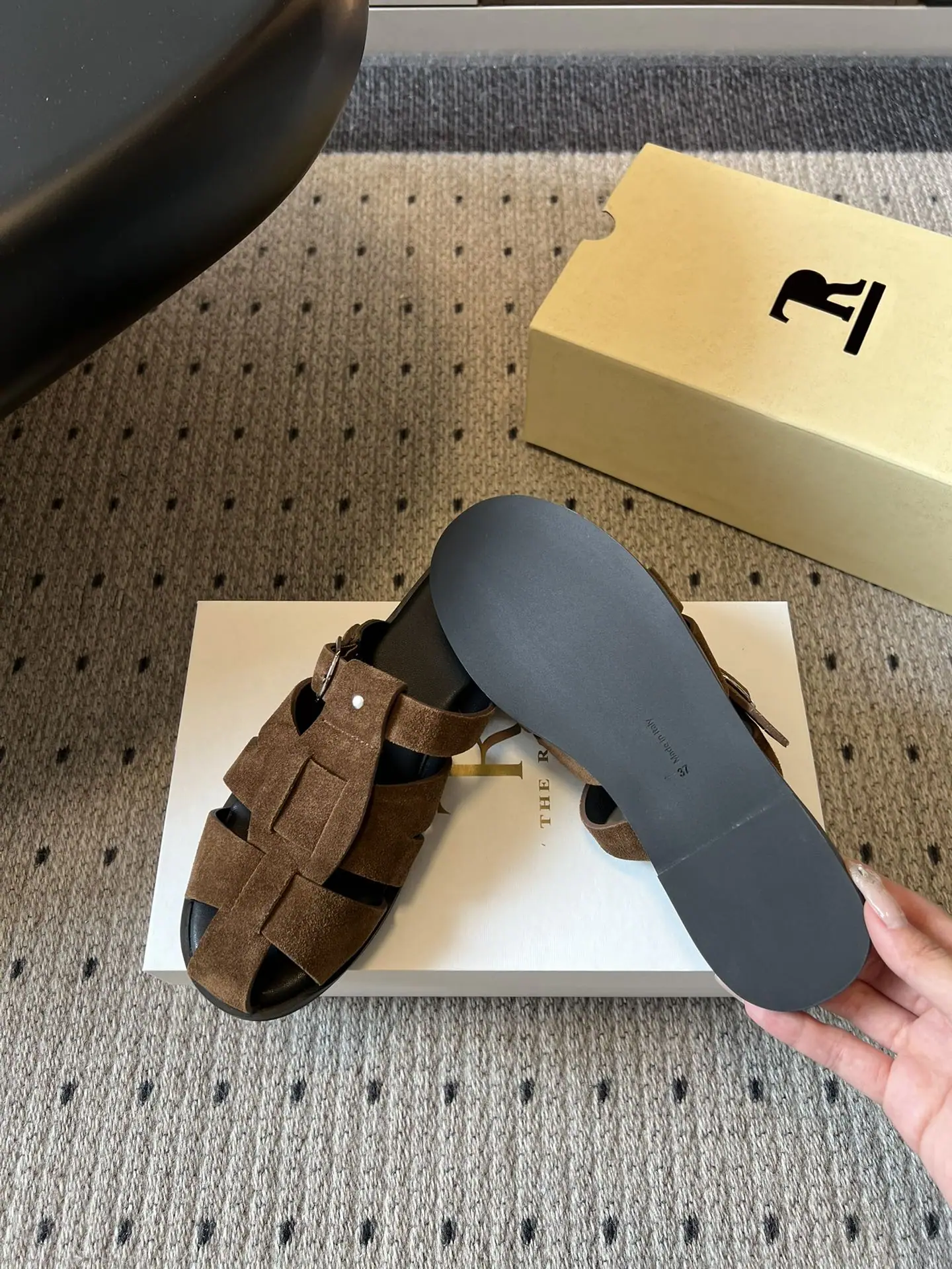 더로우 레트로 꼬임 스웨이드 로마 샌달 상세 이미지 3