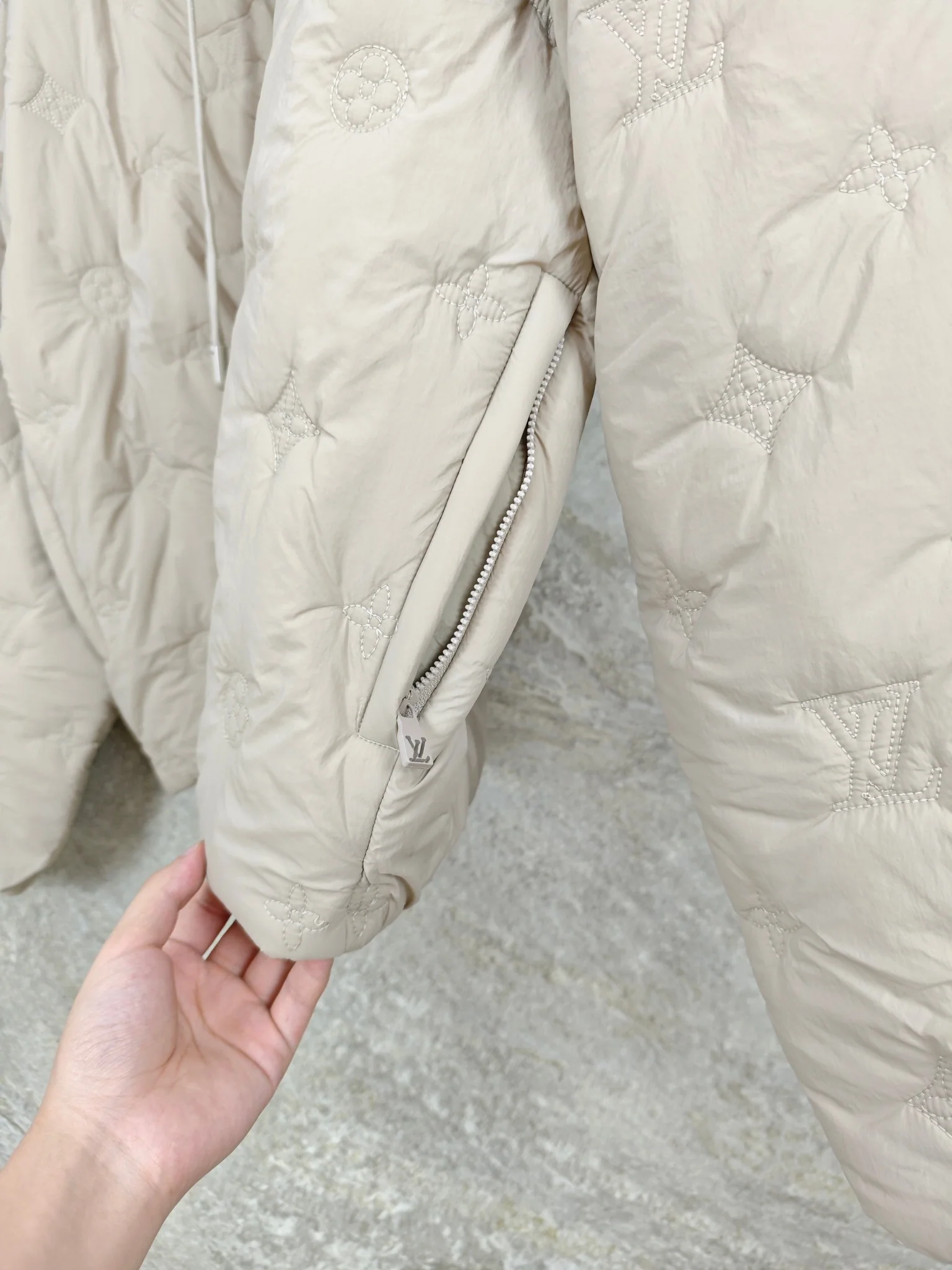 루이비통 퀼팅 자수 코튼 자켓 25FW 상세 이미지 6