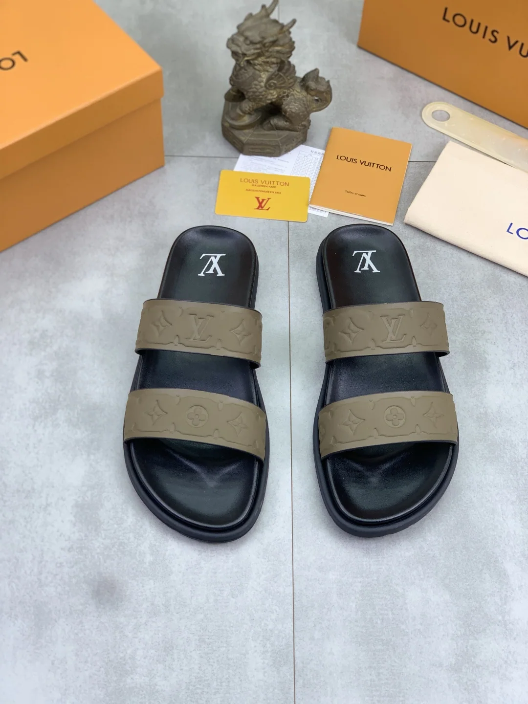 루이비통 가죽 슬리퍼 상세 이미지 2