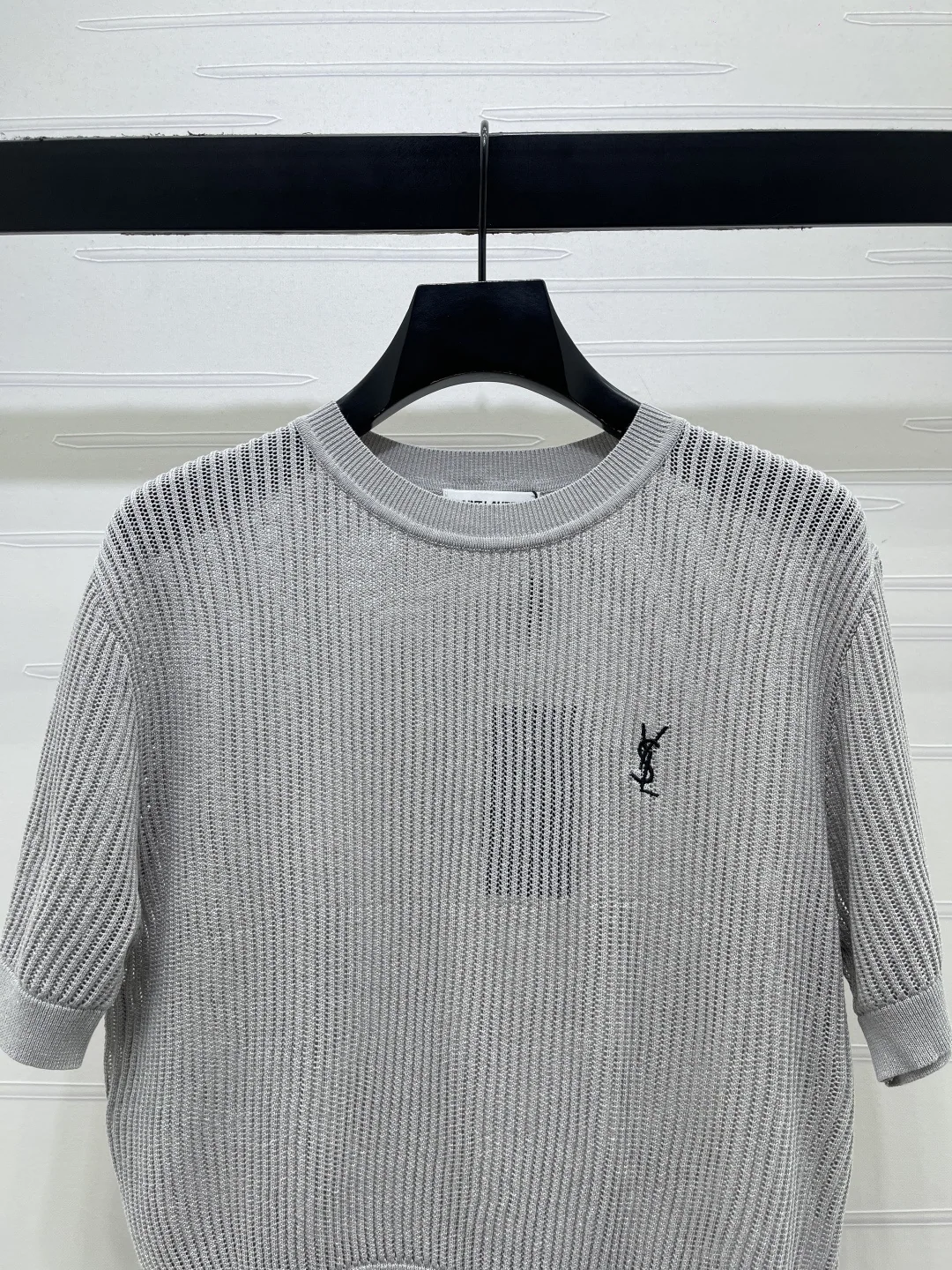 생로랑 리브 조직 로고 자수 라운드넥 반팔 니트탑 상세 이미지 4