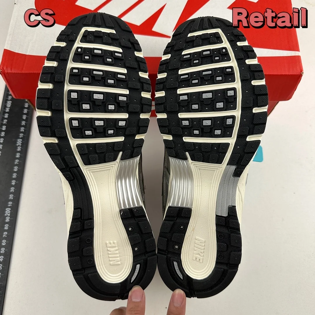 나이키 [CS] P 6000 CD6404-105 201531 Nike P-6000 White Metallic Silver Flat Black 상세 이미지 12