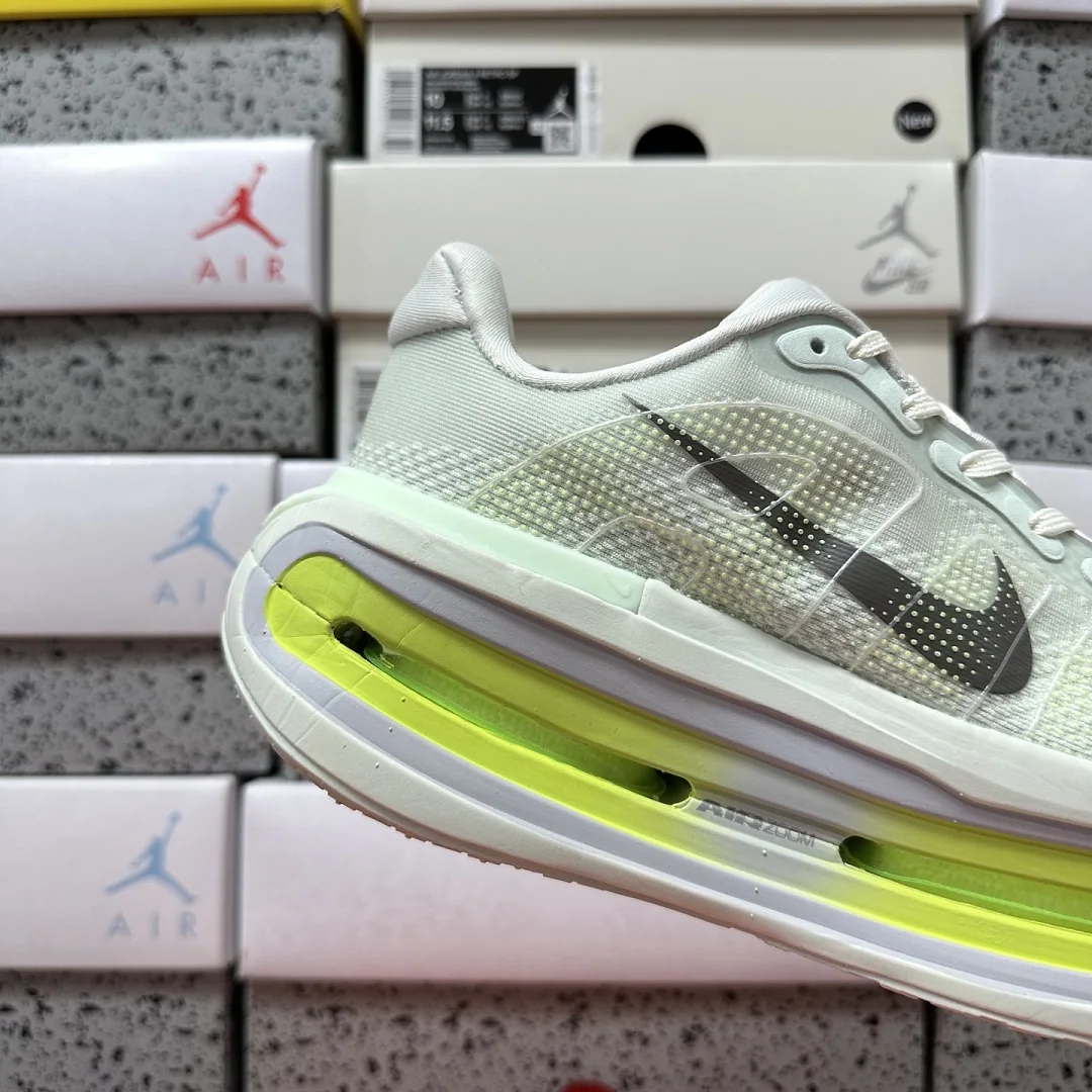 나이키 [5A] 보메로 프리미엄 옐로우 HQ2050-300 201618 Nike Vomero Premium Barely Volt 상세 이미지 8