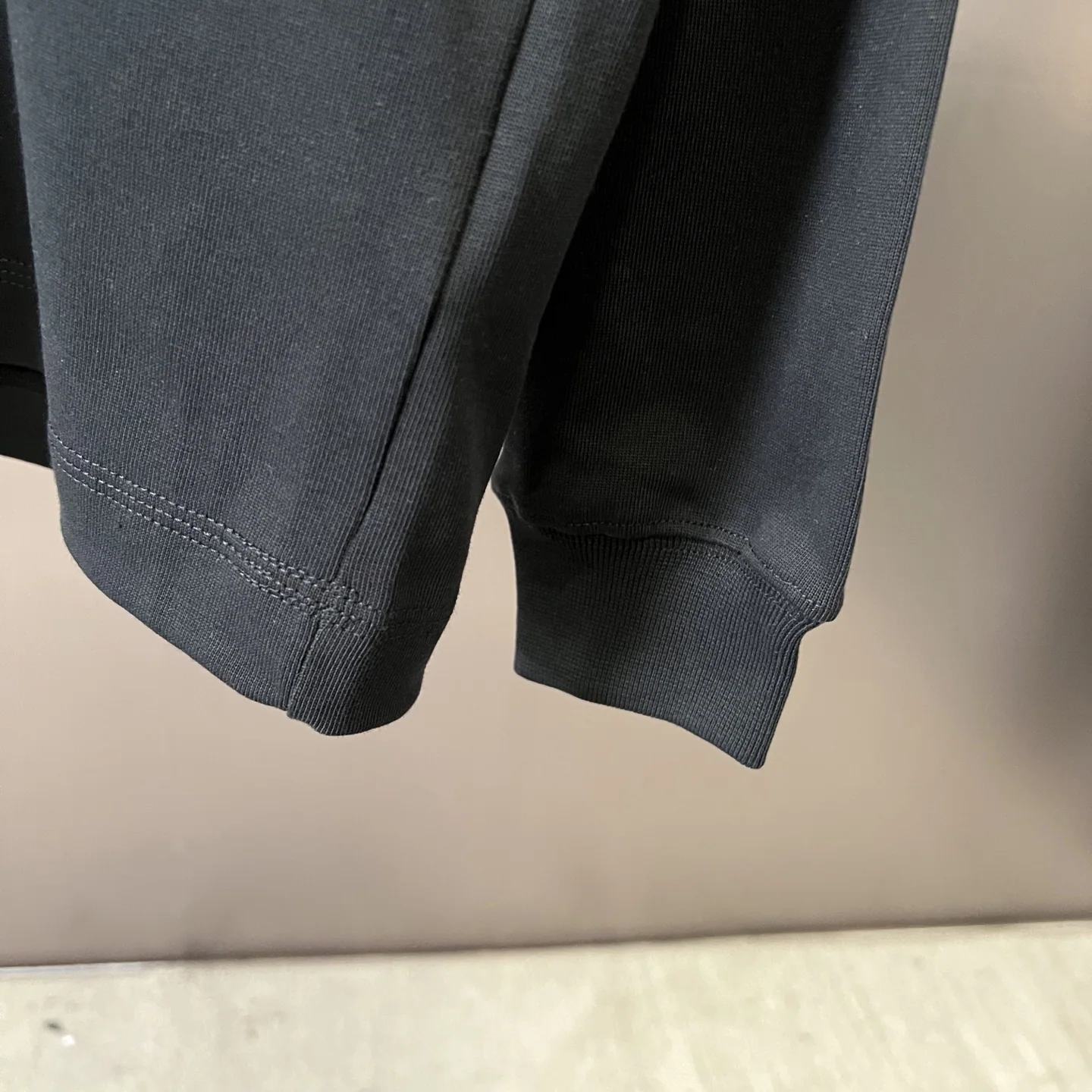 루이비통 남성 헤비웨이트 리브 코튼 긴팔 티셔츠 상세 이미지 7