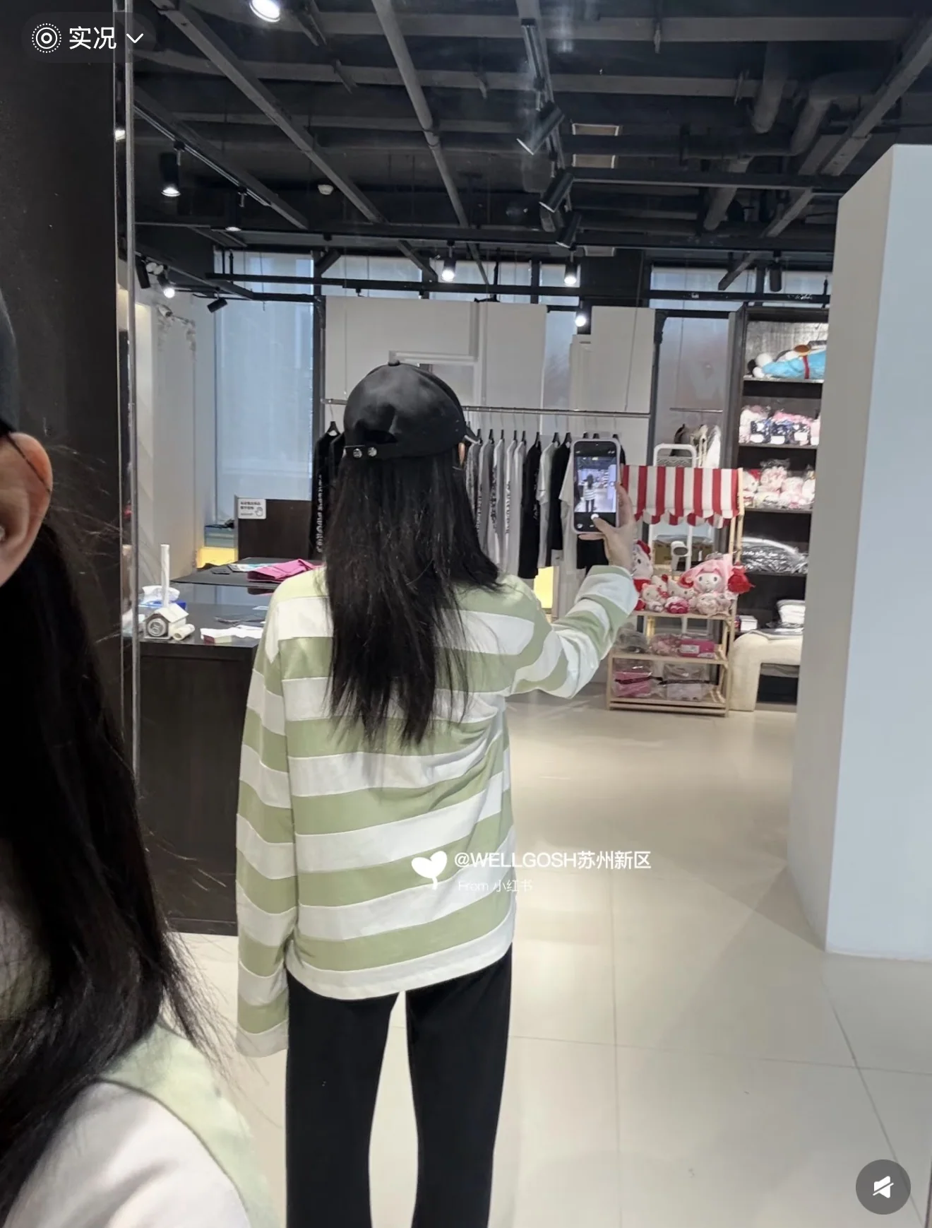 미우미우 스트라이프 오버핏 긴팔 폴로 티셔츠 상세 이미지 4