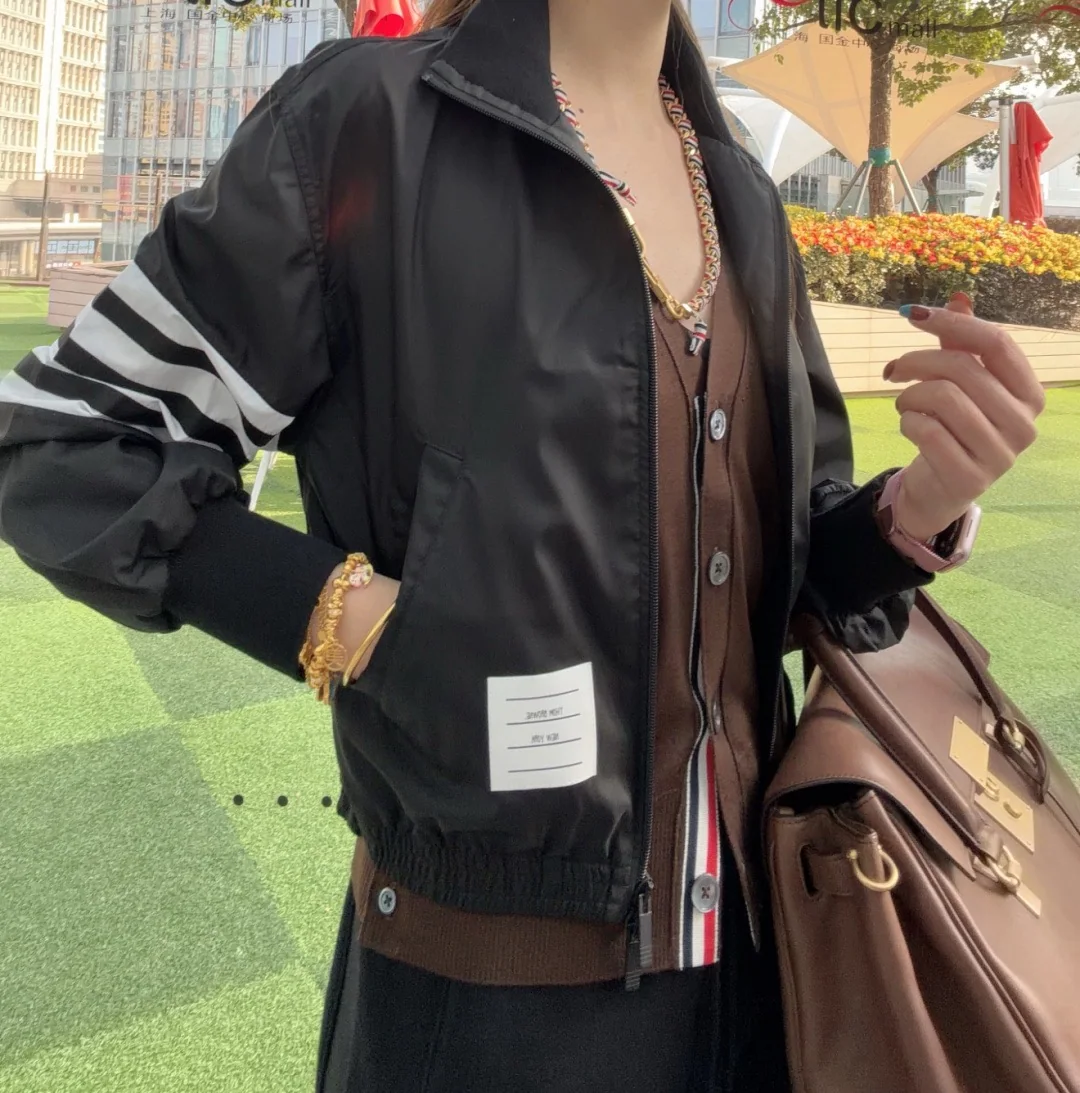 톰브라운 4 바 스트라이프 경량 나일론 여성 자켓 상세 이미지 6