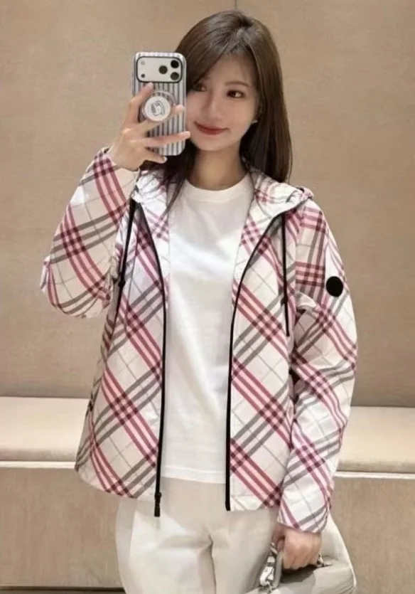 버버리 체크 패턴 경량 나일론 후드 자켓 상세 이미지 8