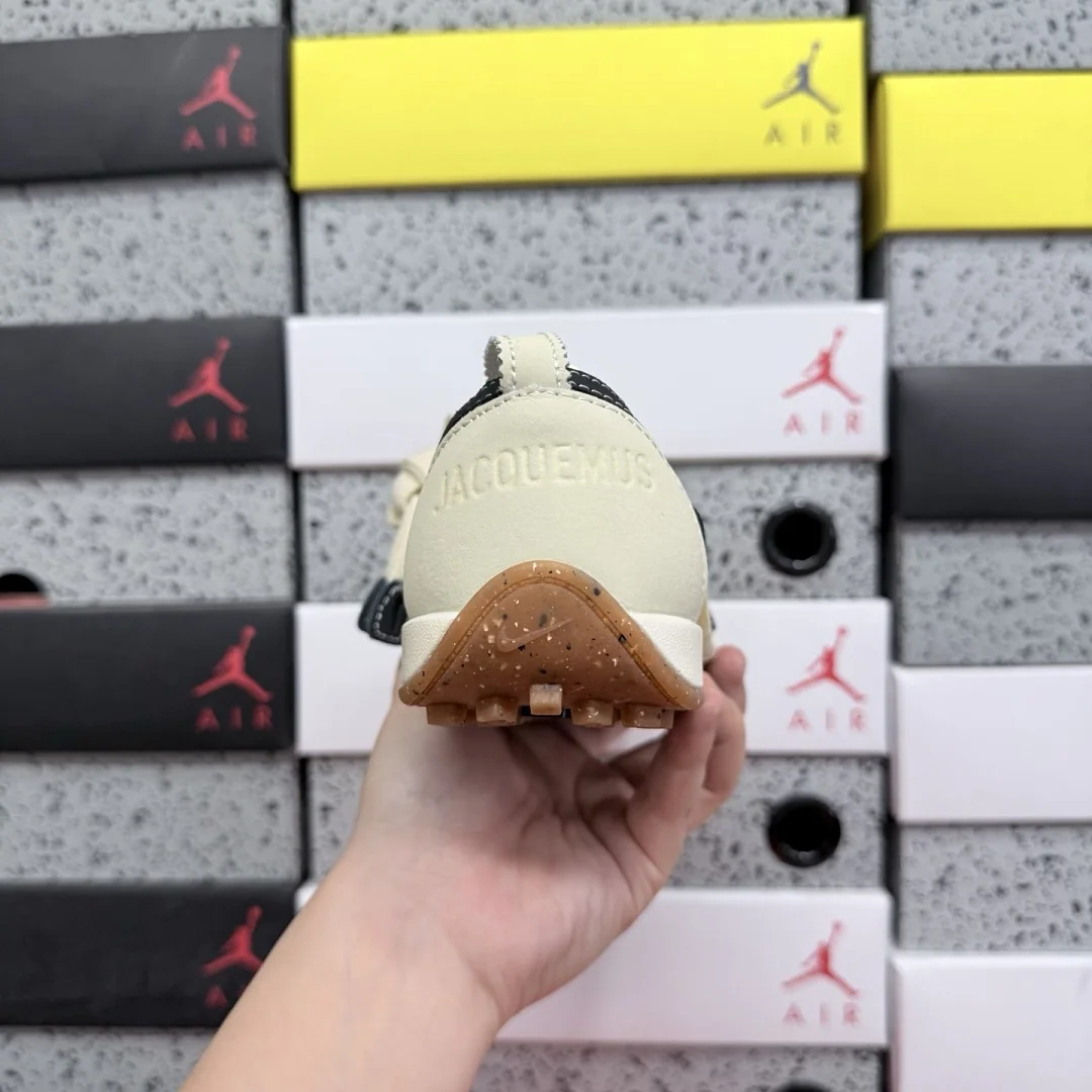 나이키 [GOD] HV8547-700 201598 Nike Moon Shoe SP Jacquemus Alabaster 상세 이미지 6