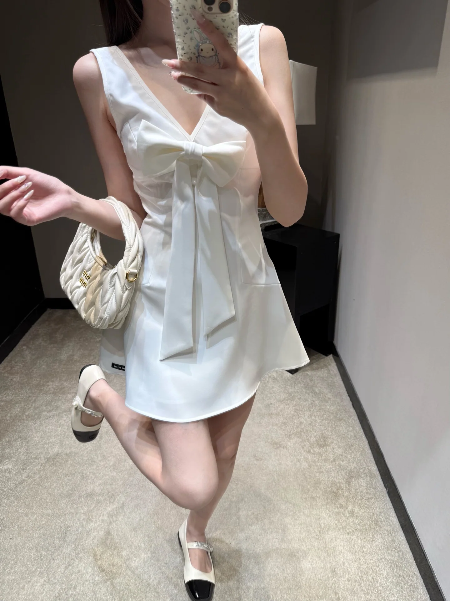 미우미우 V넥 보우 리본 원피스 26 SS 상세 이미지 2