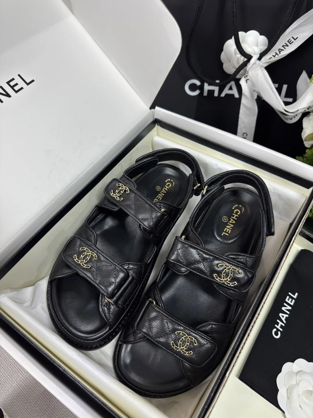 샤넬 더블 C 벨크로 체인 버클 비치 슈즈 신발 상세 이미지 3