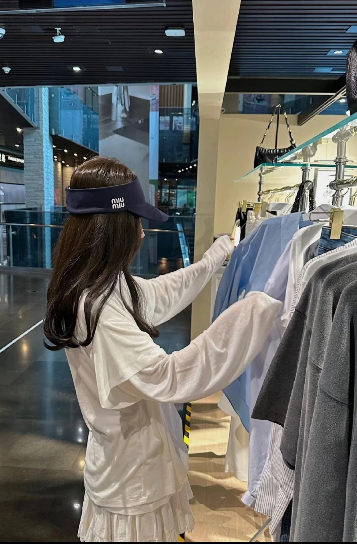 미우미우 바이저 모자 상세 이미지 3
