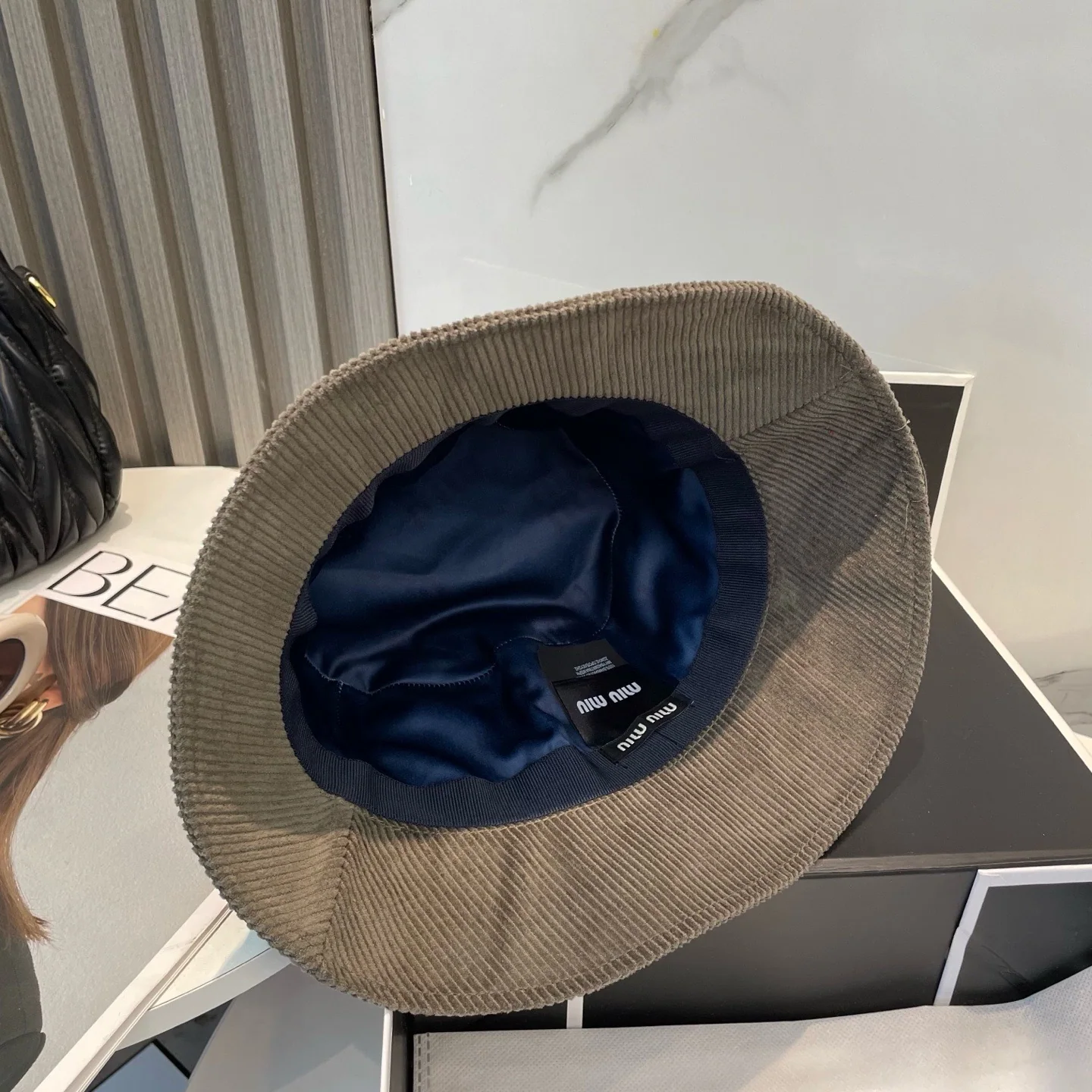 미우미우 모자 81327 Miu Miu Cap 상세 이미지 3