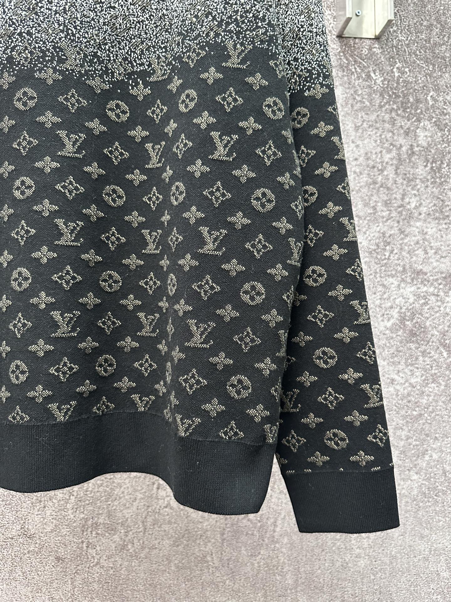 루이비통 로고 모노그램 오버핏 워싱 남성 맨투맨 레플리카 46297 Louis Vuitton 상세 이미지 6