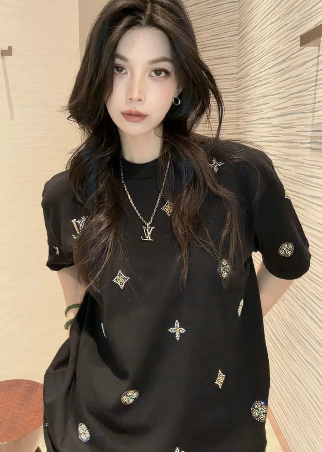 루이비통 F 장식 라인스톤 자수 반팔 셔츠 상세 이미지 9