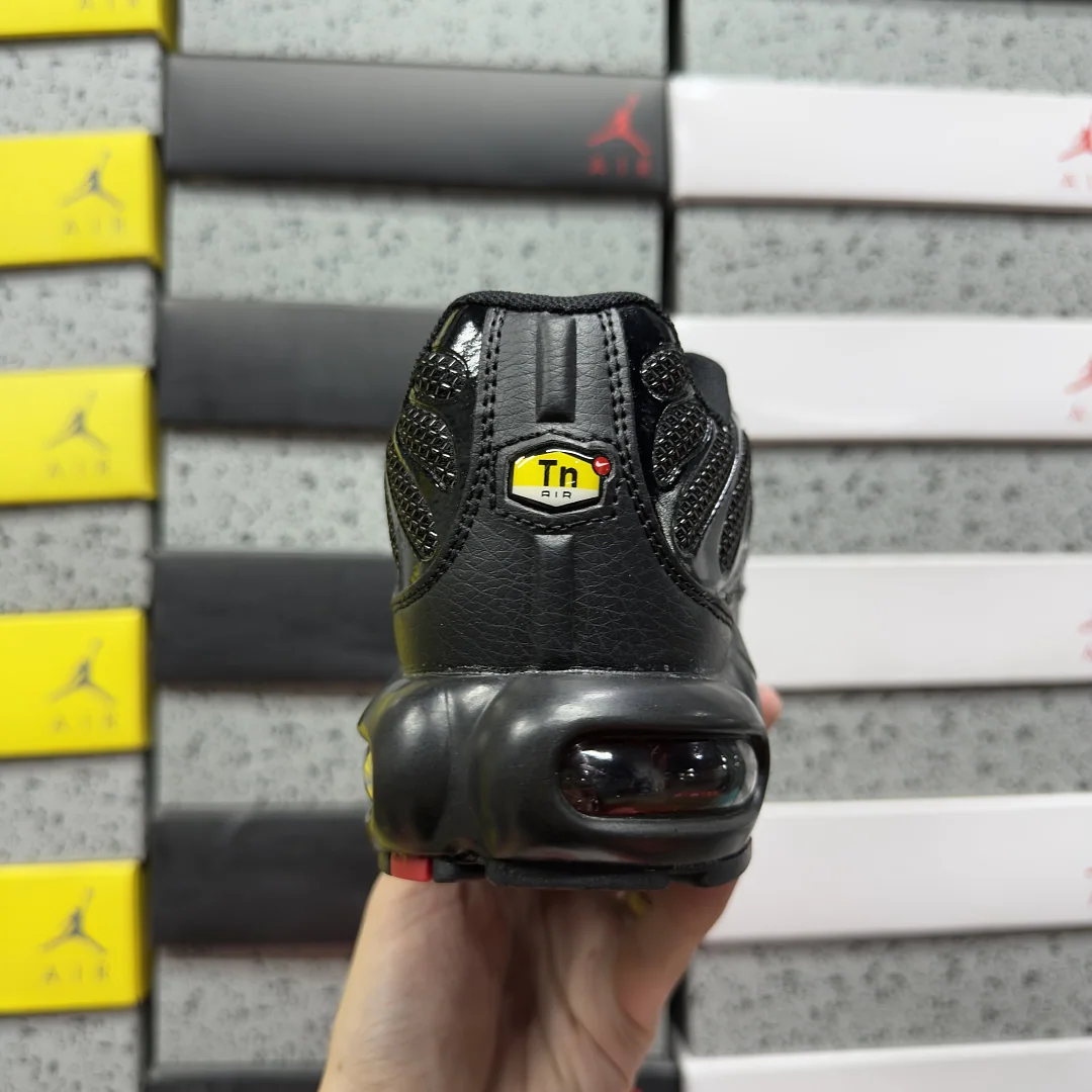 나이키 [BD] 에어 맥스 플러스 DO6383-001 201863 Nike Air Max Plus Metal Mesh Black Red 상세 이미지 4
