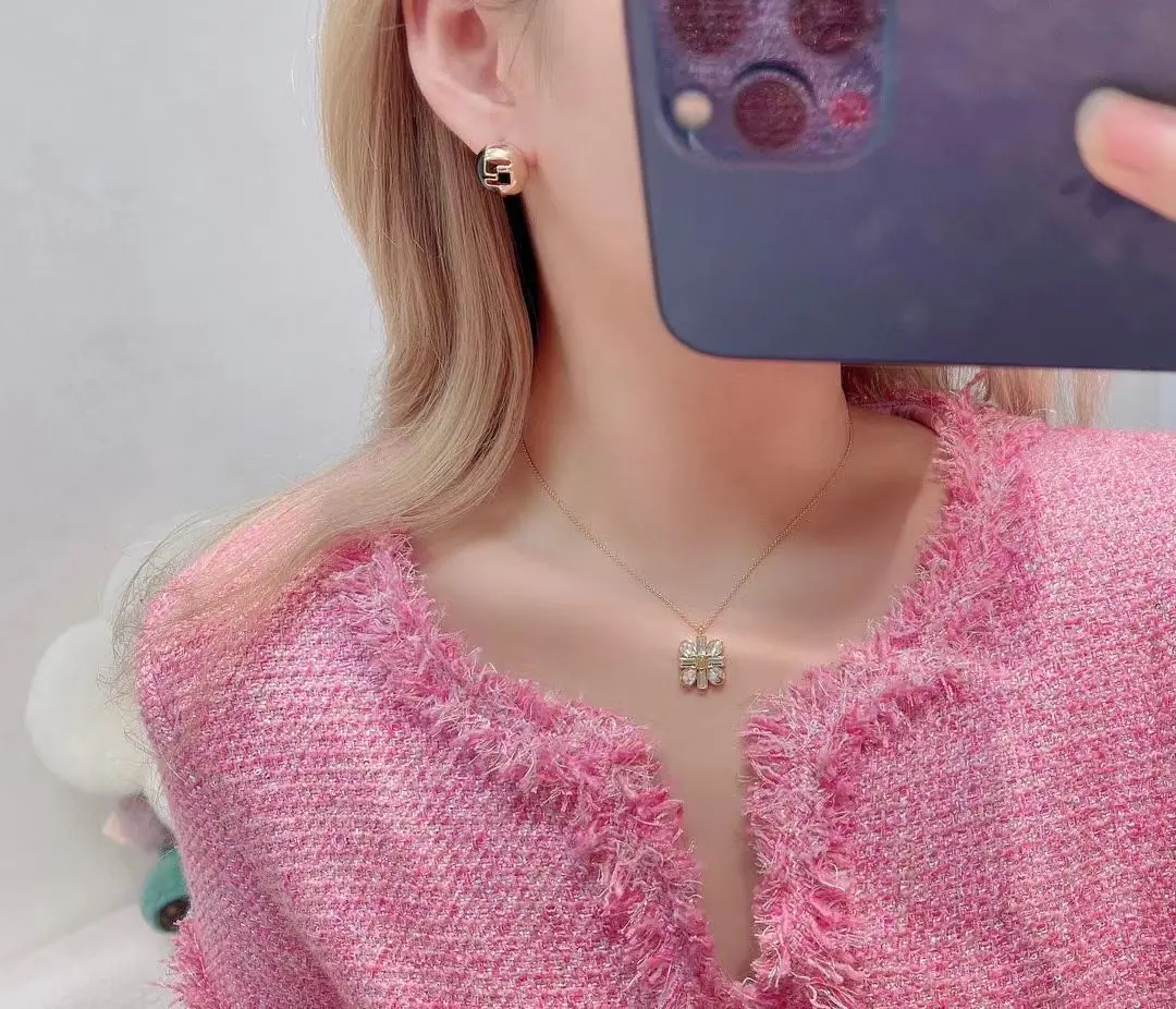 펜디 스페라 문양 후프 귀걸이 상세 이미지 3