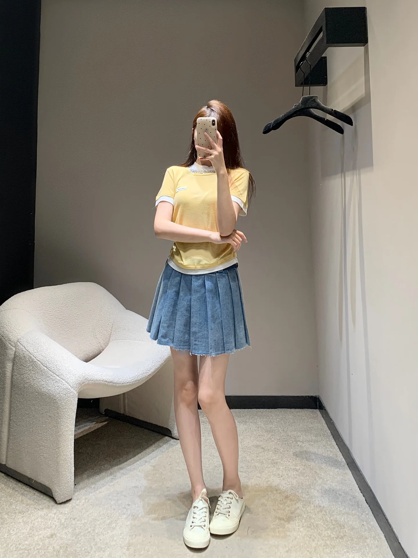 미우미우 라인스톤 넥 페이크 투피스 슬림핏 반팔 티셔츠 26 SS 상세 이미지 4