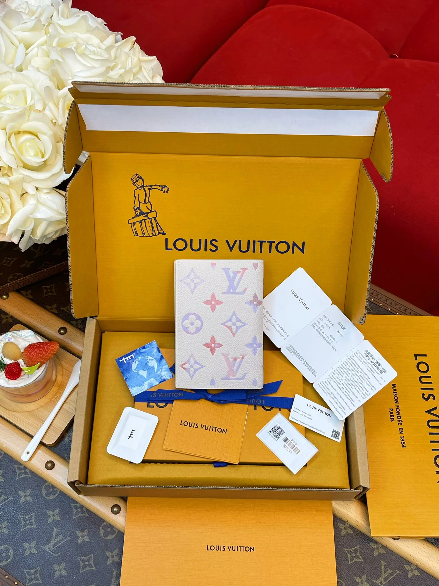 루이비통 엠프렝트 가죽 여권 커버 지갑 상세 이미지 2