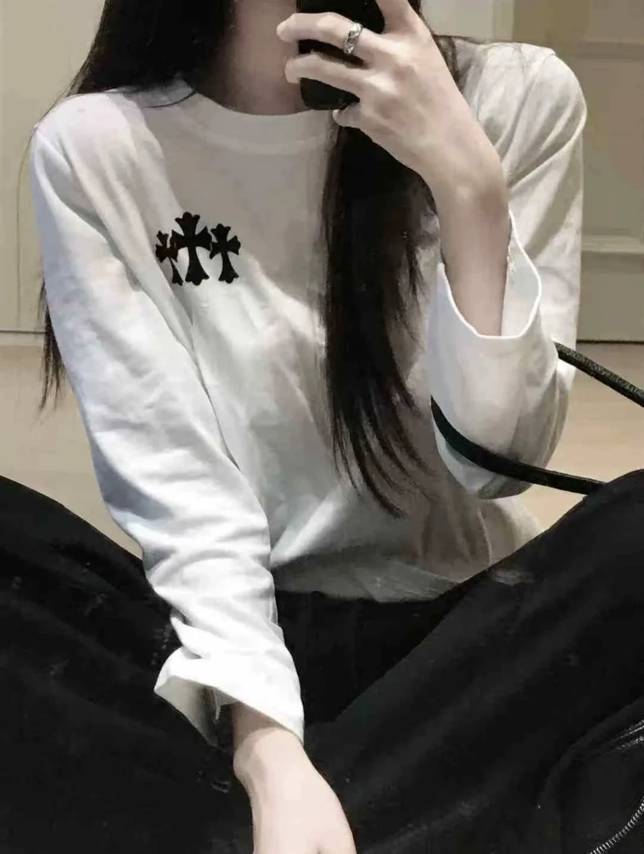 크롬하츠 플로키 로고 크루넥 남성 긴팔 티셔츠 25SS 상세 이미지 13