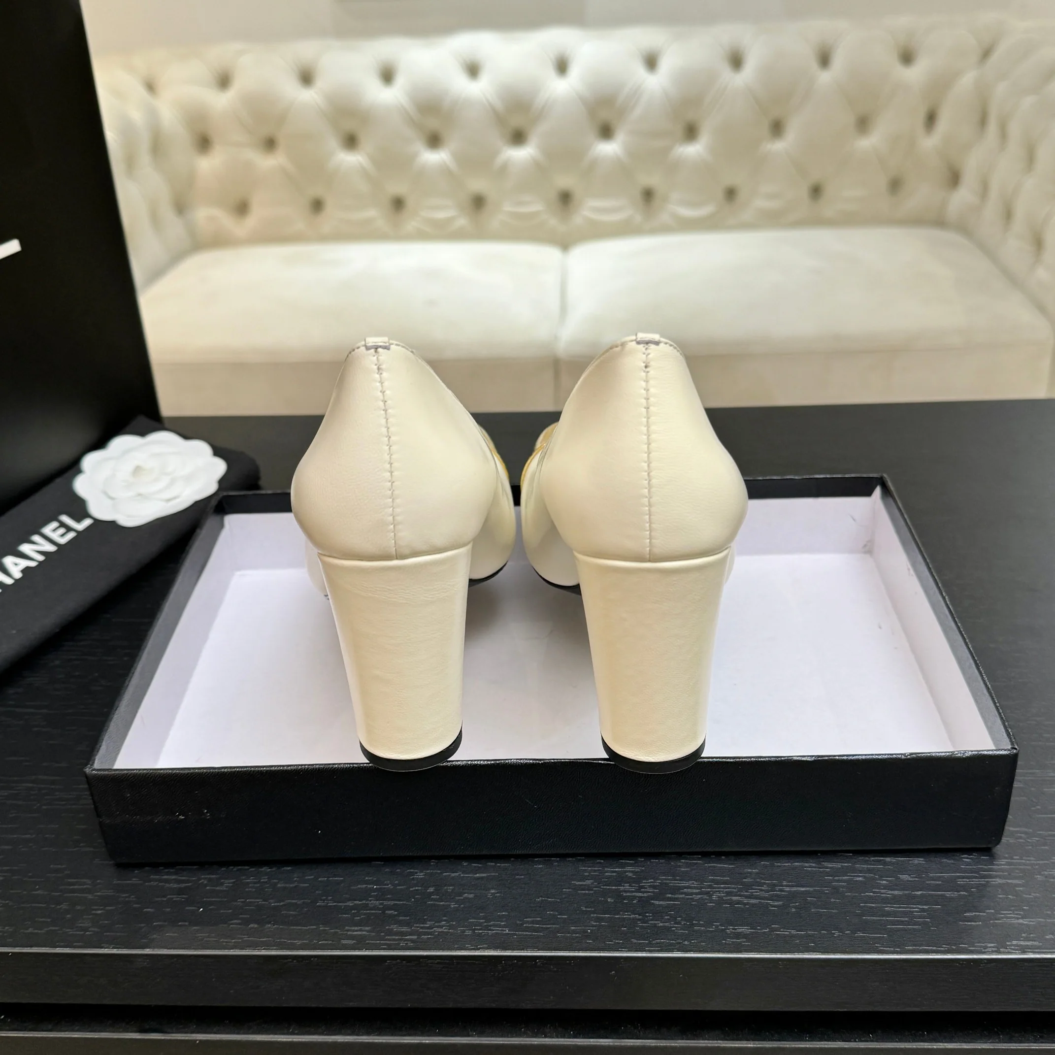 샤넬 더블 C 스티치 스퀘어토 오픈백 샌들 상세 이미지 9