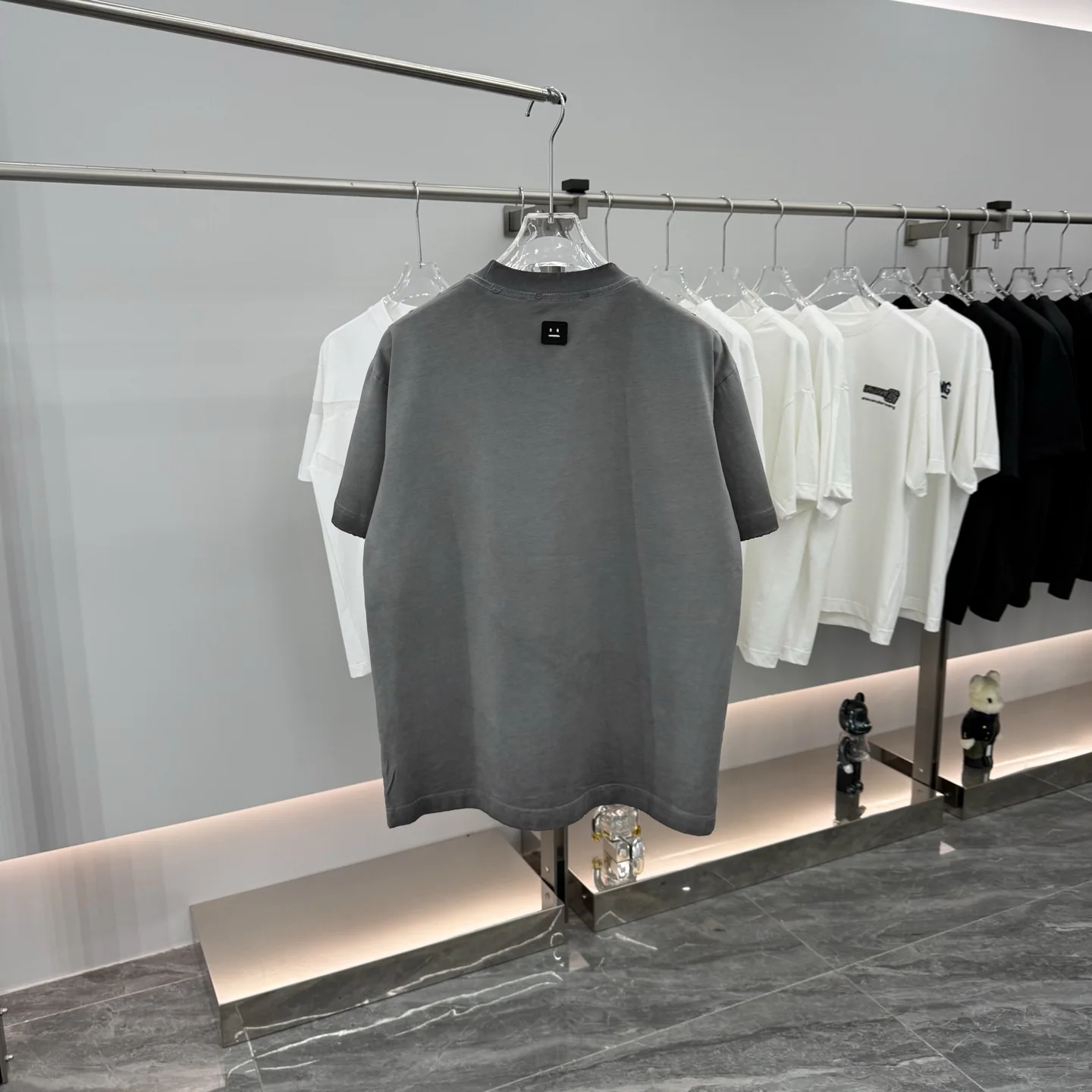 아크네스튜디오 클래식 스마일 페이스 크루넥 반팔 티셔츠 상세 이미지 7
