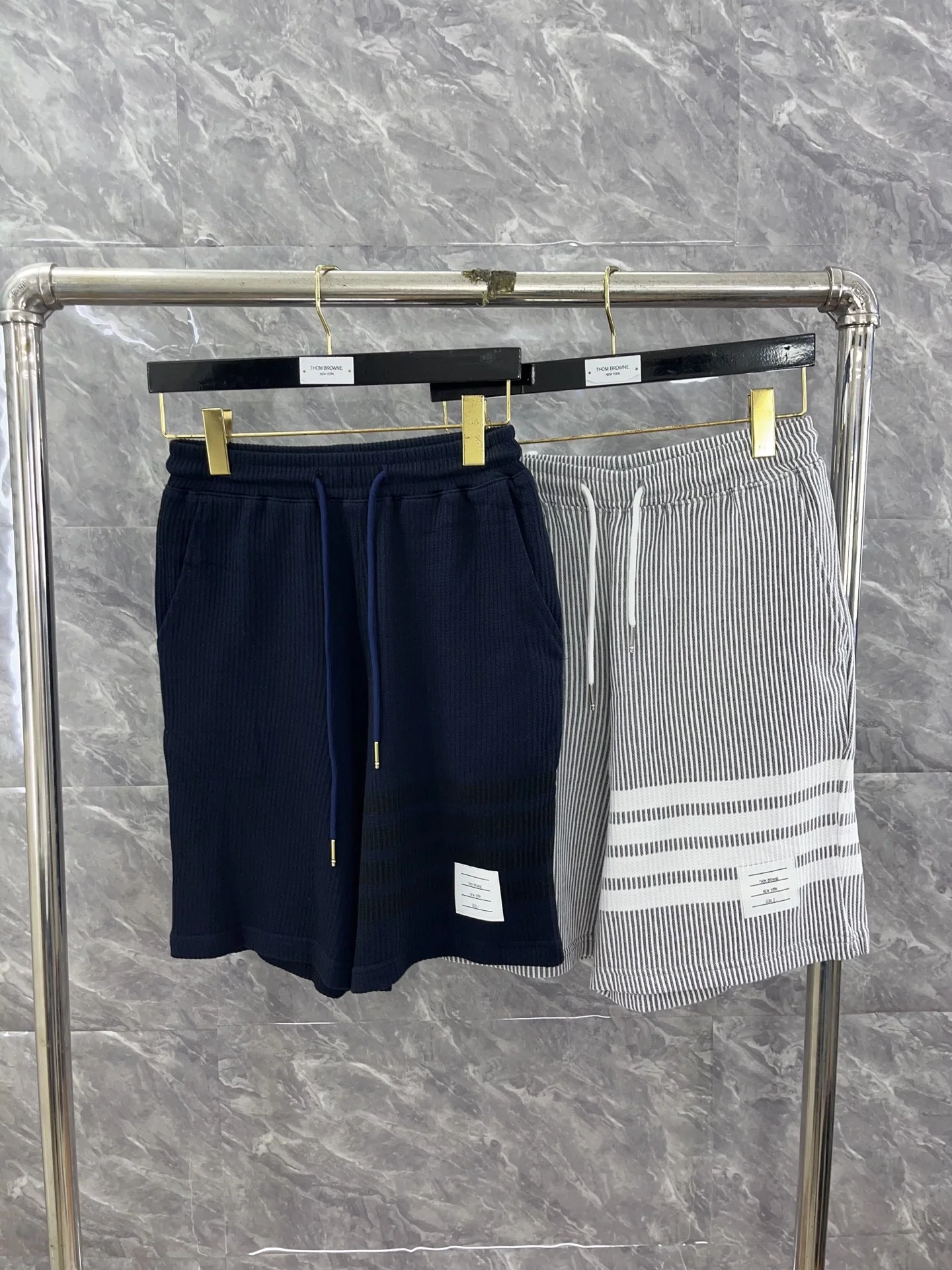 톰브라운 세로 스트라이프 니트 반바지 40399 Thom Browne Shorts 상세 이미지 2