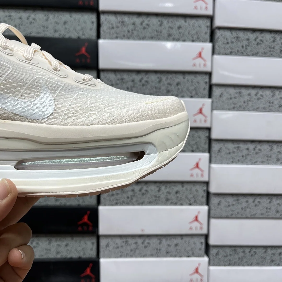 나이키 [M] 보메로 프리미엄 IQ8102-100 201659 Nike Vomero Premium Chalk 상세 이미지 3