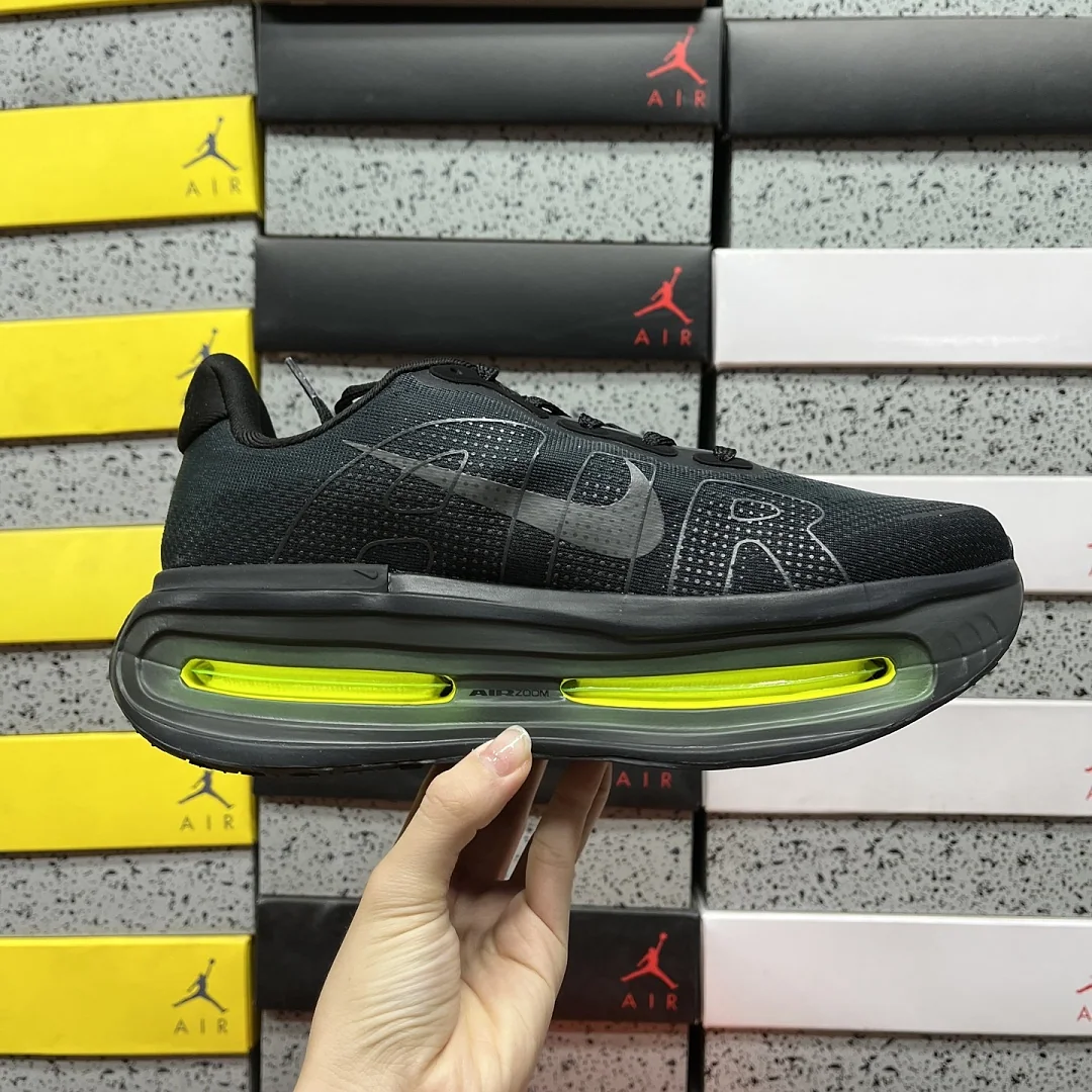 나이키 [CG] 보메로 프리미엄 HQ2050-001 201987 Nike Vomero Premium Black Volt 상세 이미지 2