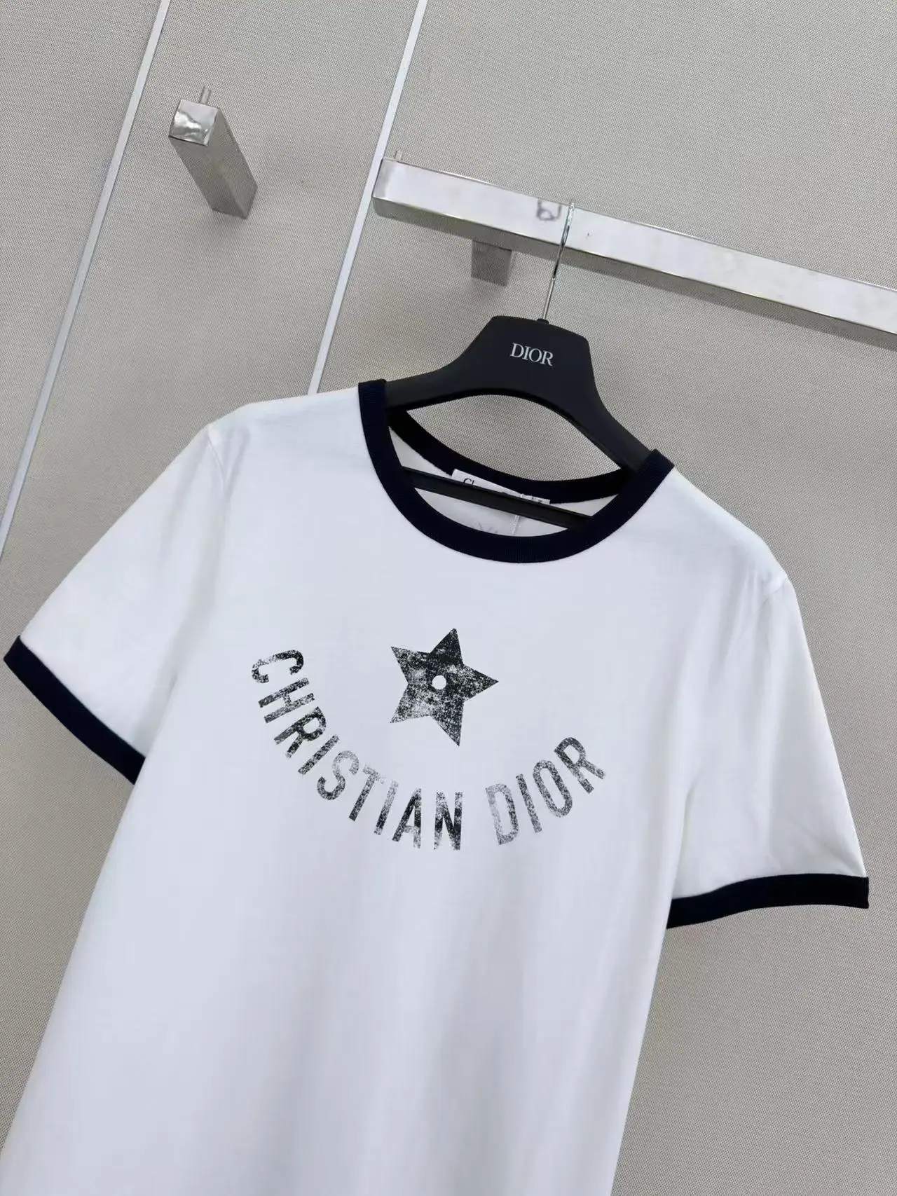 디올 오각별 프린트 반팔 티셔츠 상세 이미지 2