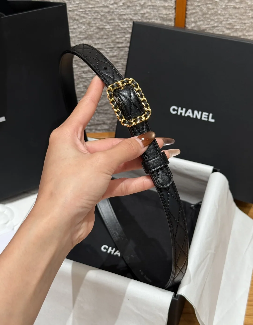 샤넬 클래식 블랙 카프스킨 체인 로고 벨트 상세 이미지 3