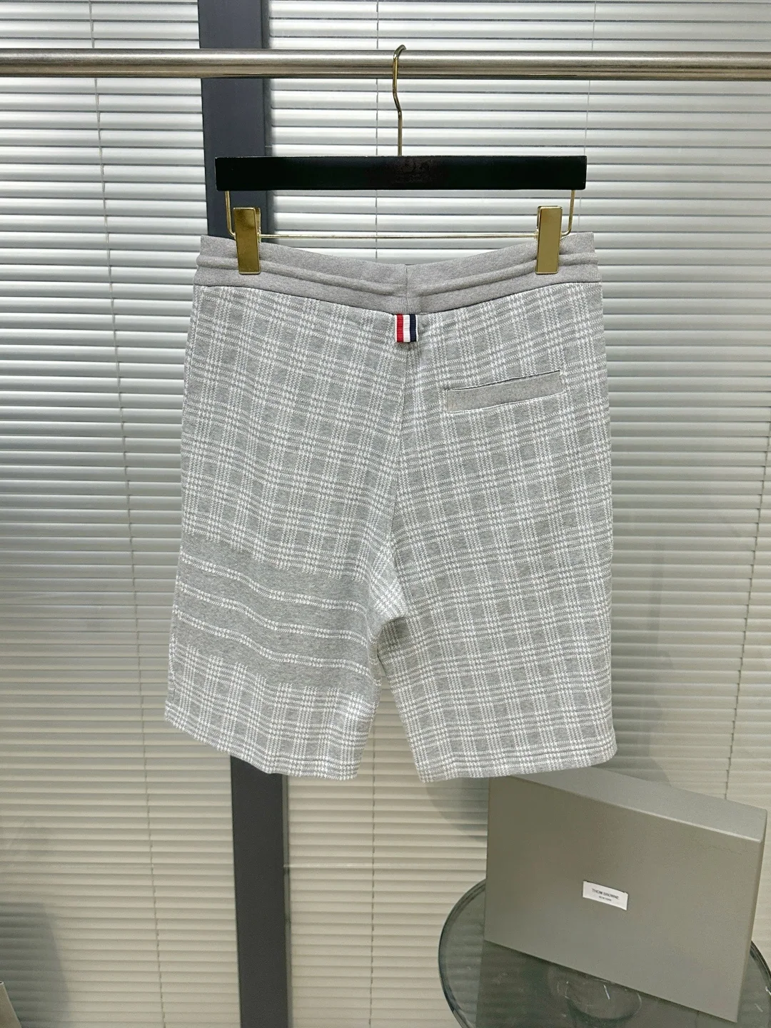 톰브라운 천두격자 자카드 남성 반바지 상세 이미지 2