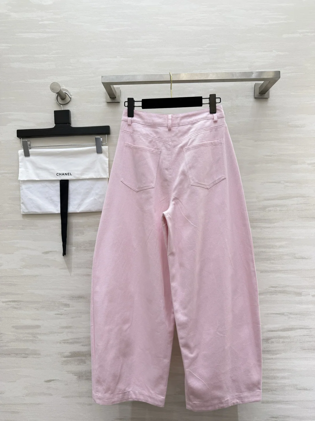 샤넬 레터 자수 와이드 레그 남성 바지 상세 이미지 8