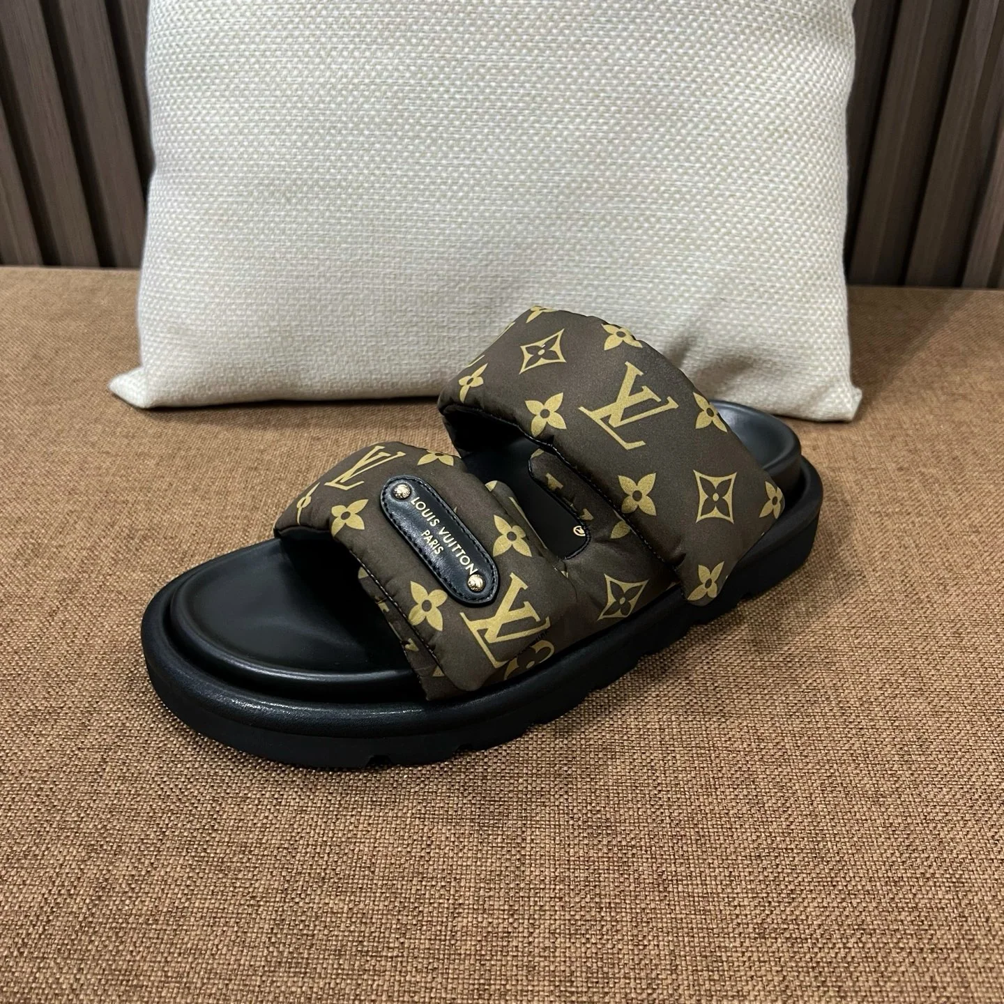 루이비통 샌들 라이크라 코튼 모노그램 엠보스 상세 이미지 7