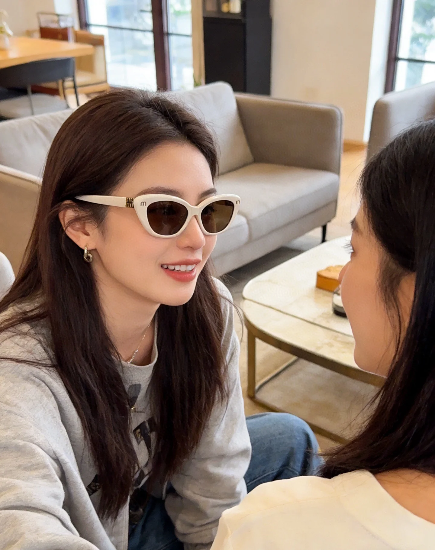미우미우 VMU 83 S 선글라스 상세 이미지 3