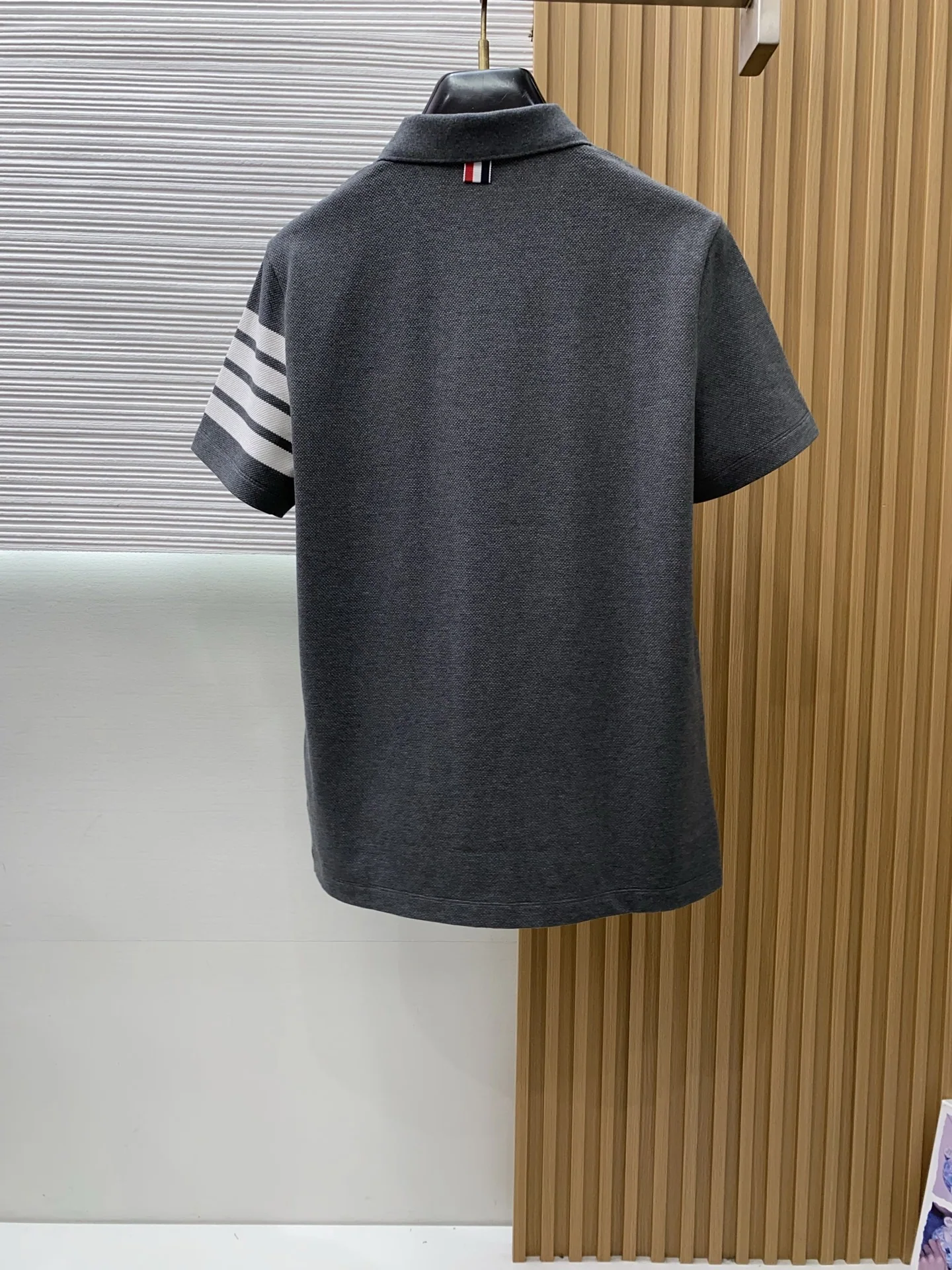 톰브라운 남성 반팔 상세 이미지 8
