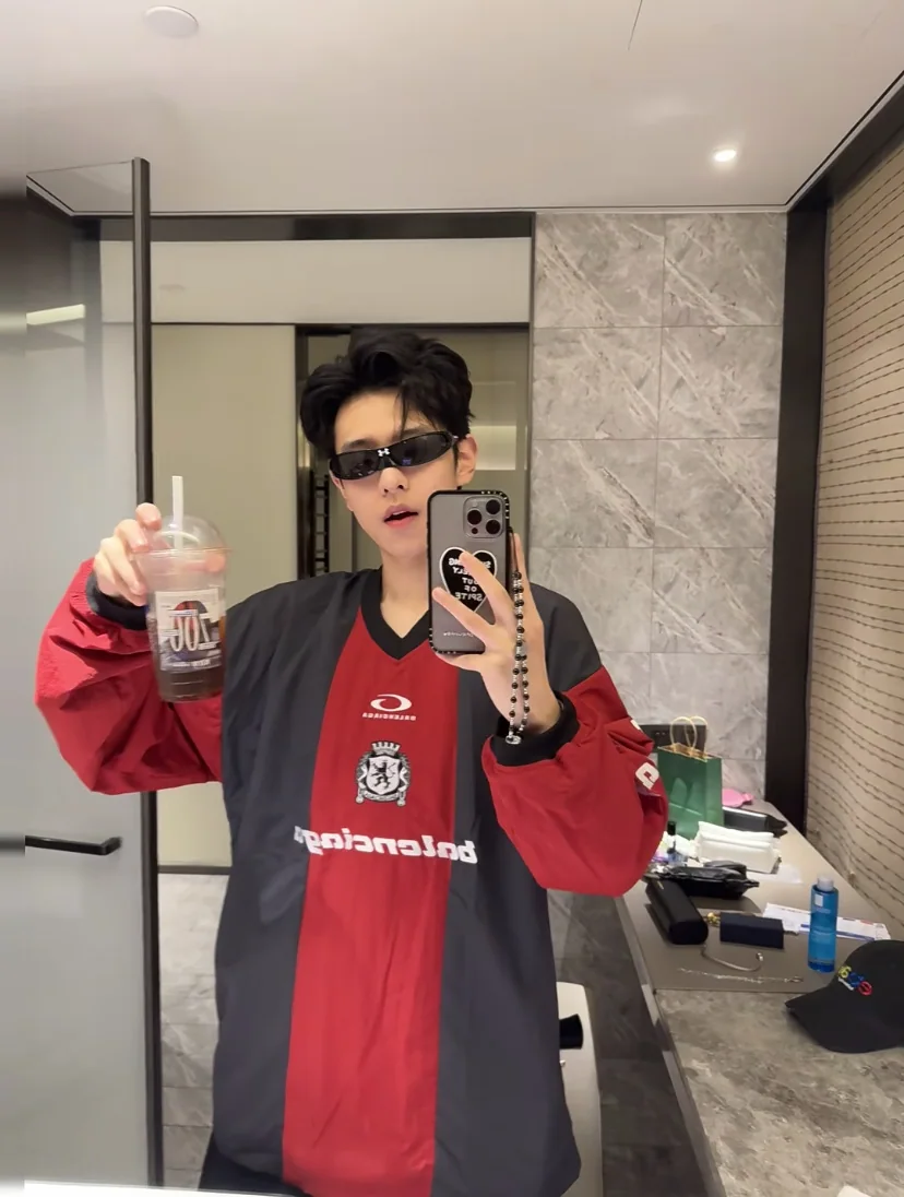 발렌시아가 컬러 블록 V넥 긴팔 티셔츠 상세 이미지 29