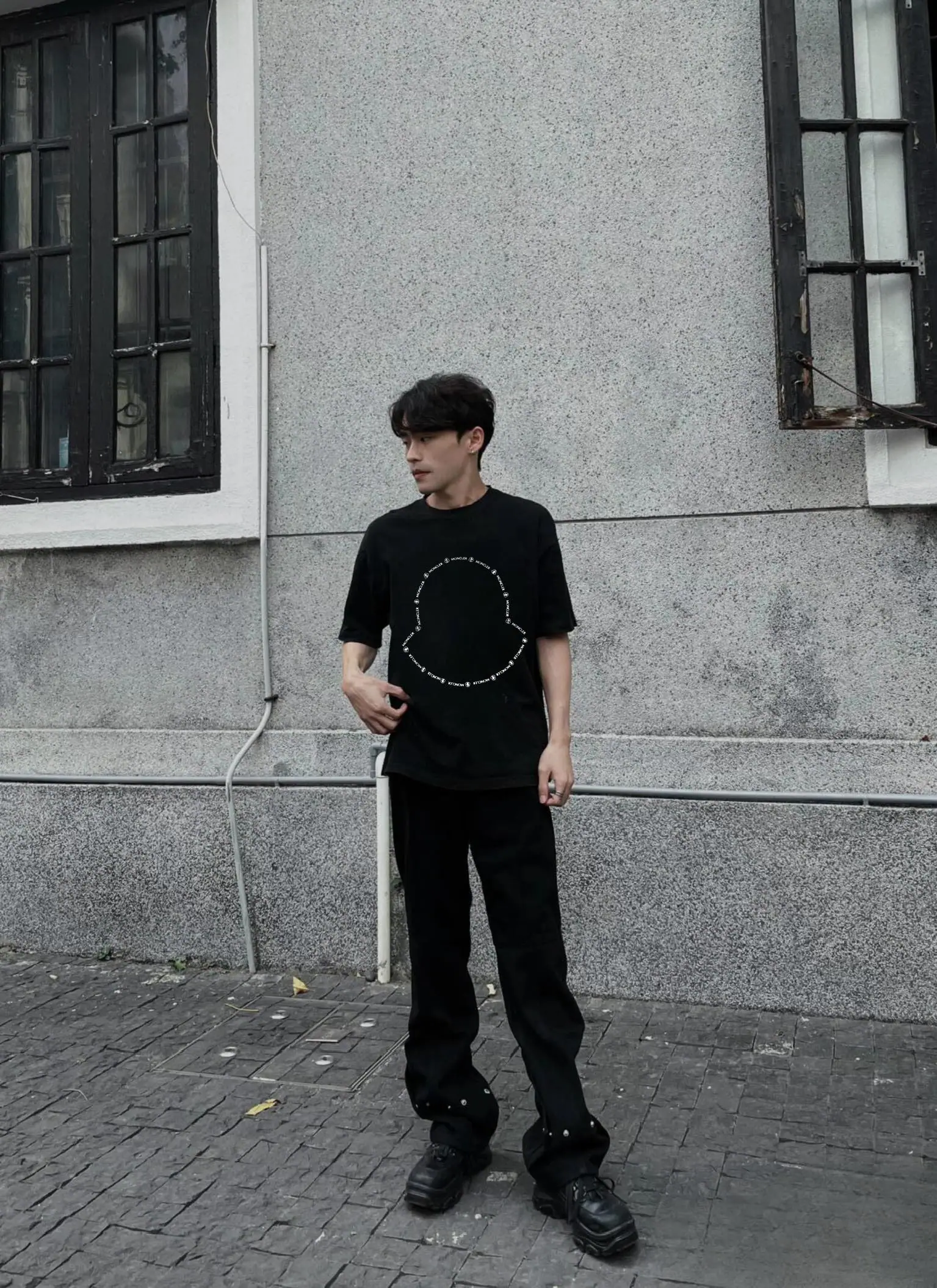 몽클레어 디지털 컷아웃 로고 여성 반팔 상세 이미지 7