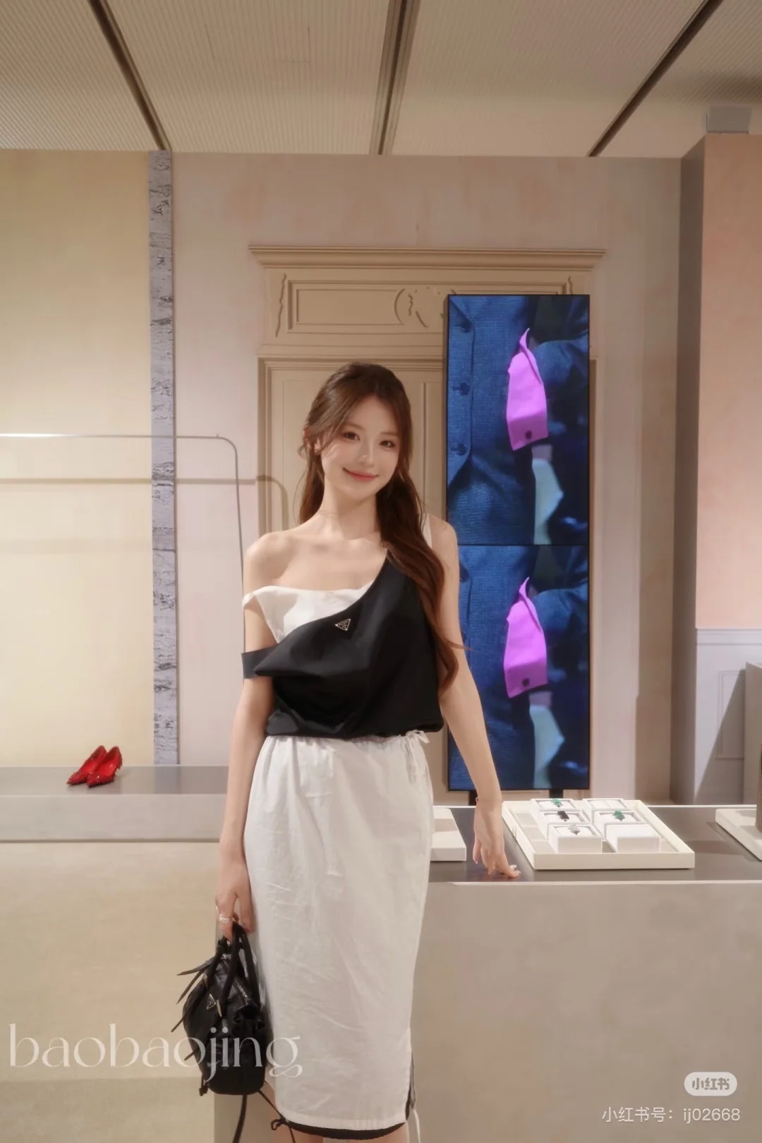 프라다 친환경 리사이클 나일론 여성 반팔 티셔츠 151786
