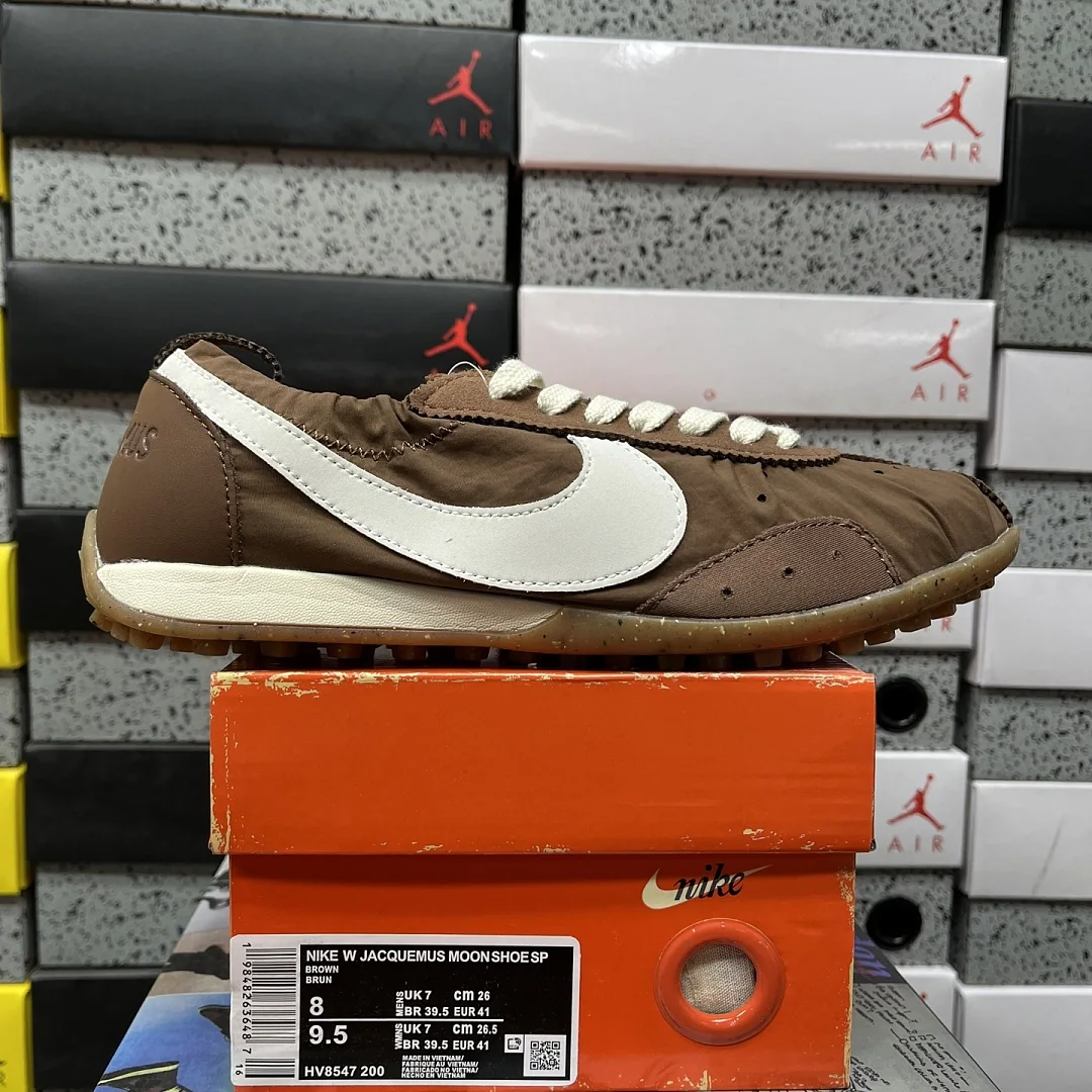 나이키 [YJ] HV8547-200 201603 Nike Moon Shoe SP Jacquemus Fauna Brown