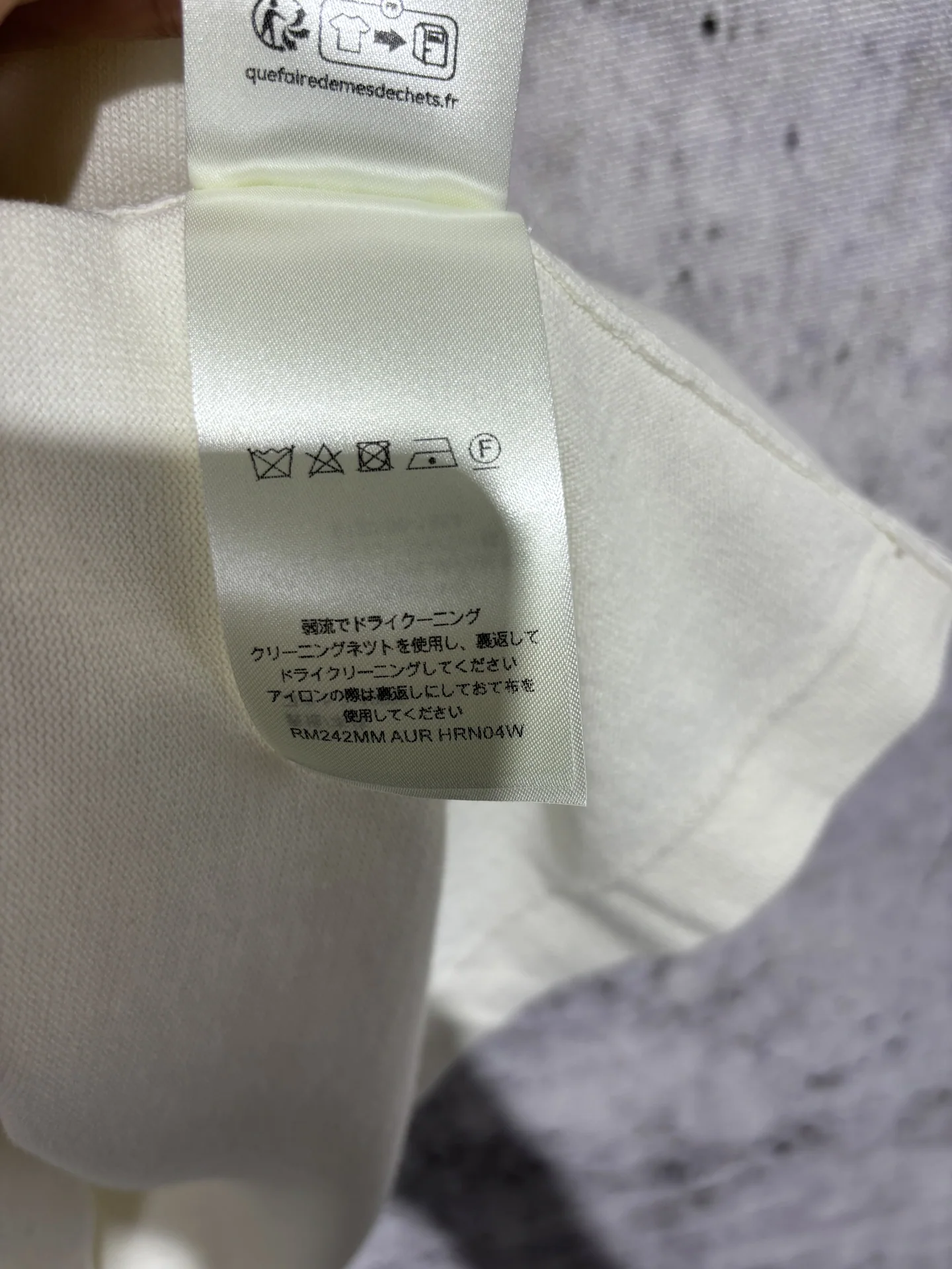 루이비통 SS 24 로고 니트 반팔 티셔츠 상세 이미지 18