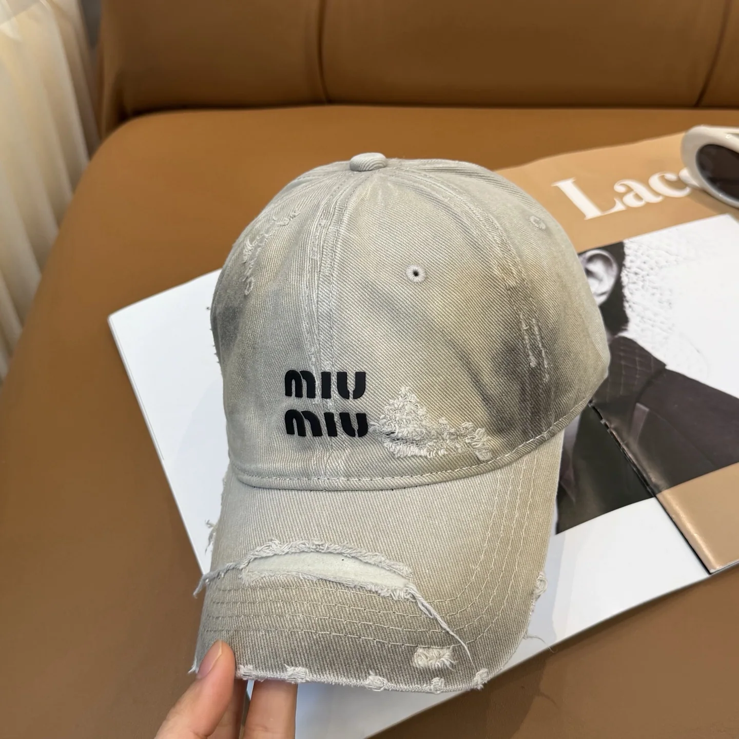 미우미우 찢어진 디테일 베이스볼 캡 상세 이미지 2