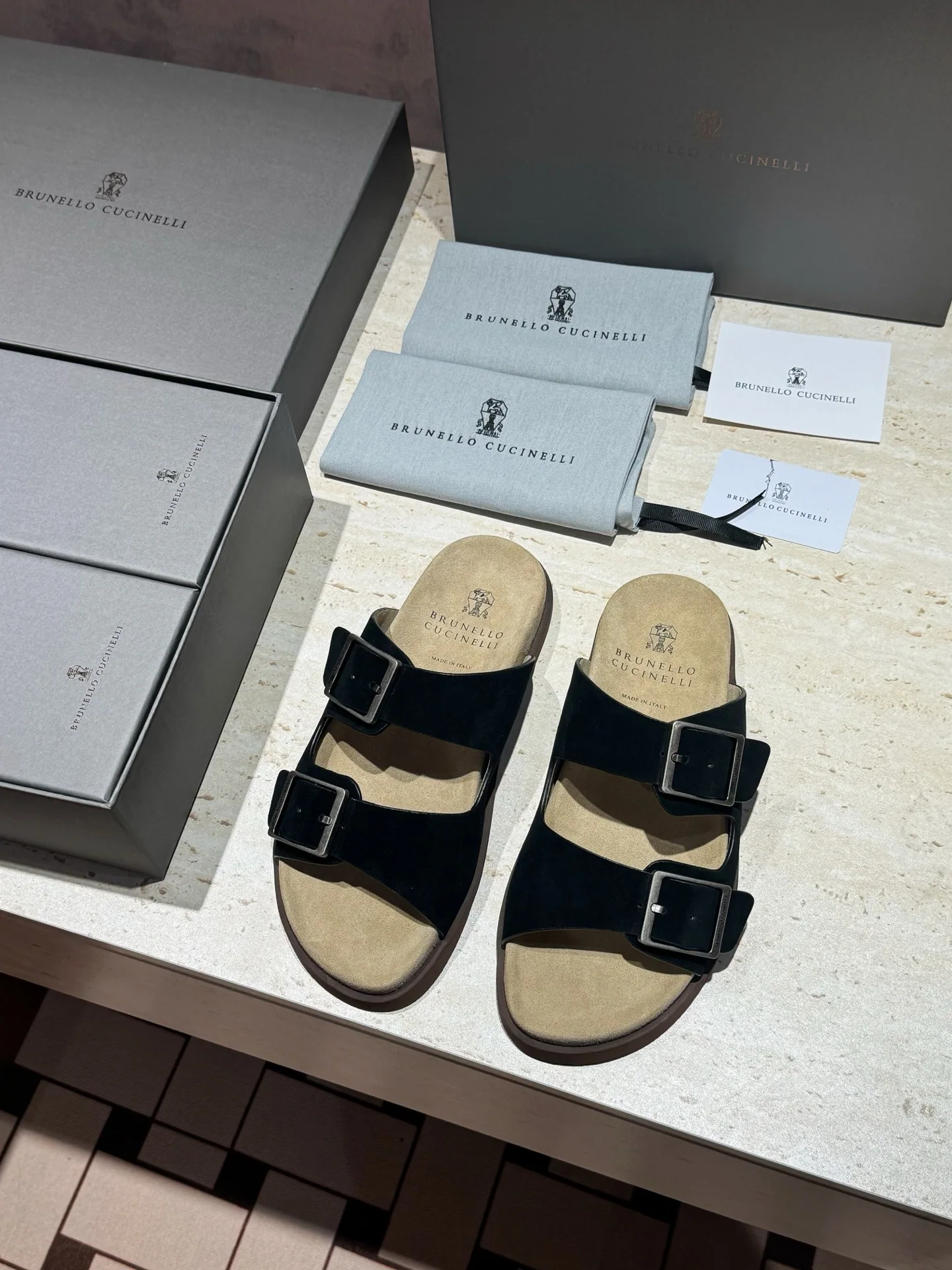 브루넬로쿠치넬리 남성 스웨이드 비치샌들 상세 이미지 5