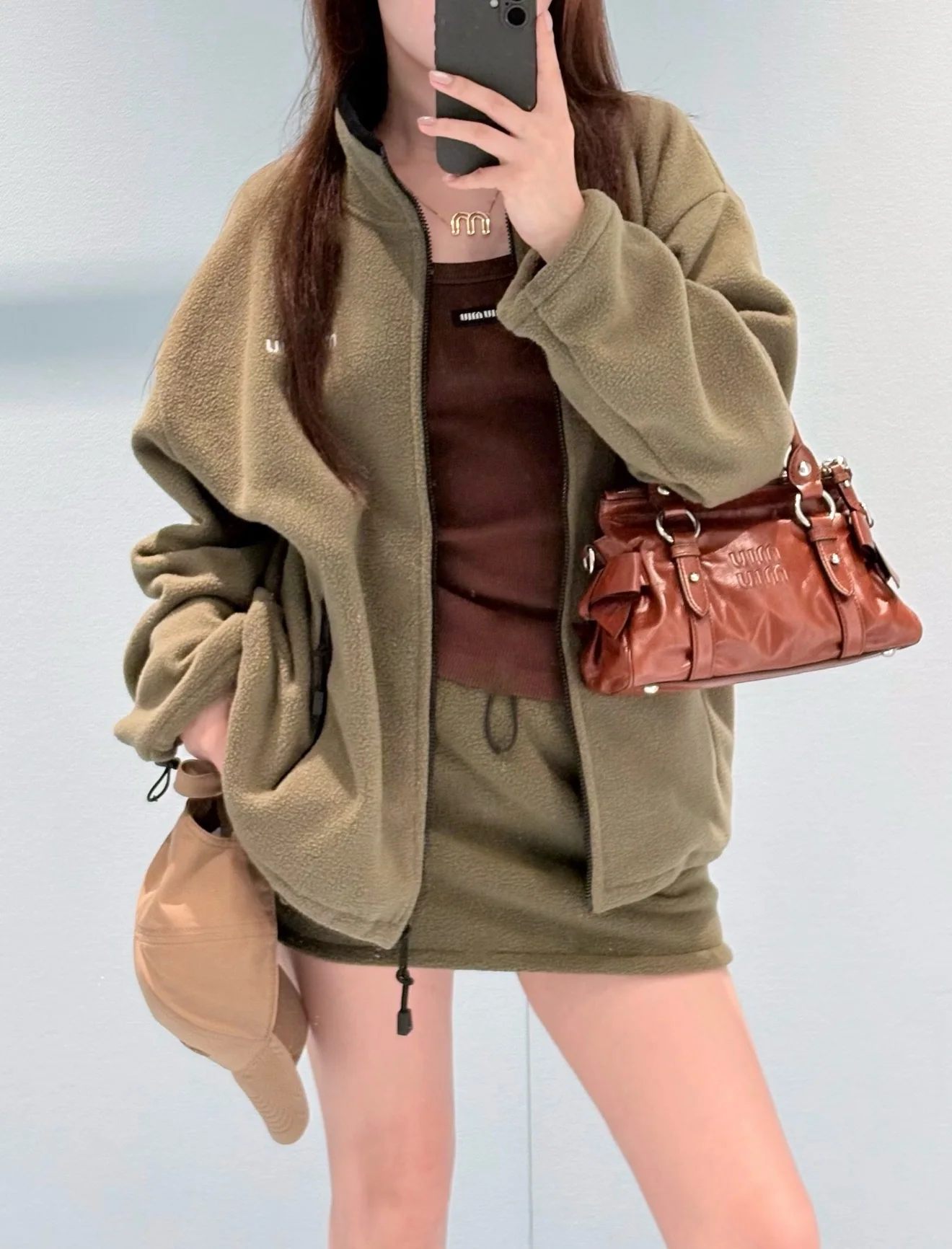 미우미우 올리브그린 플리스 여성 반팔 티셔츠 상세 이미지 4