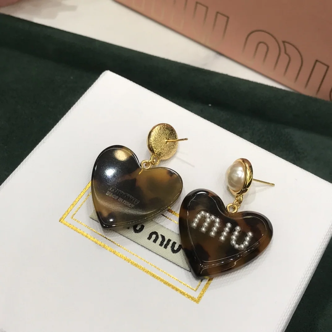 미우미우 진주 하트 아크릴 귀걸이 상세 이미지 8